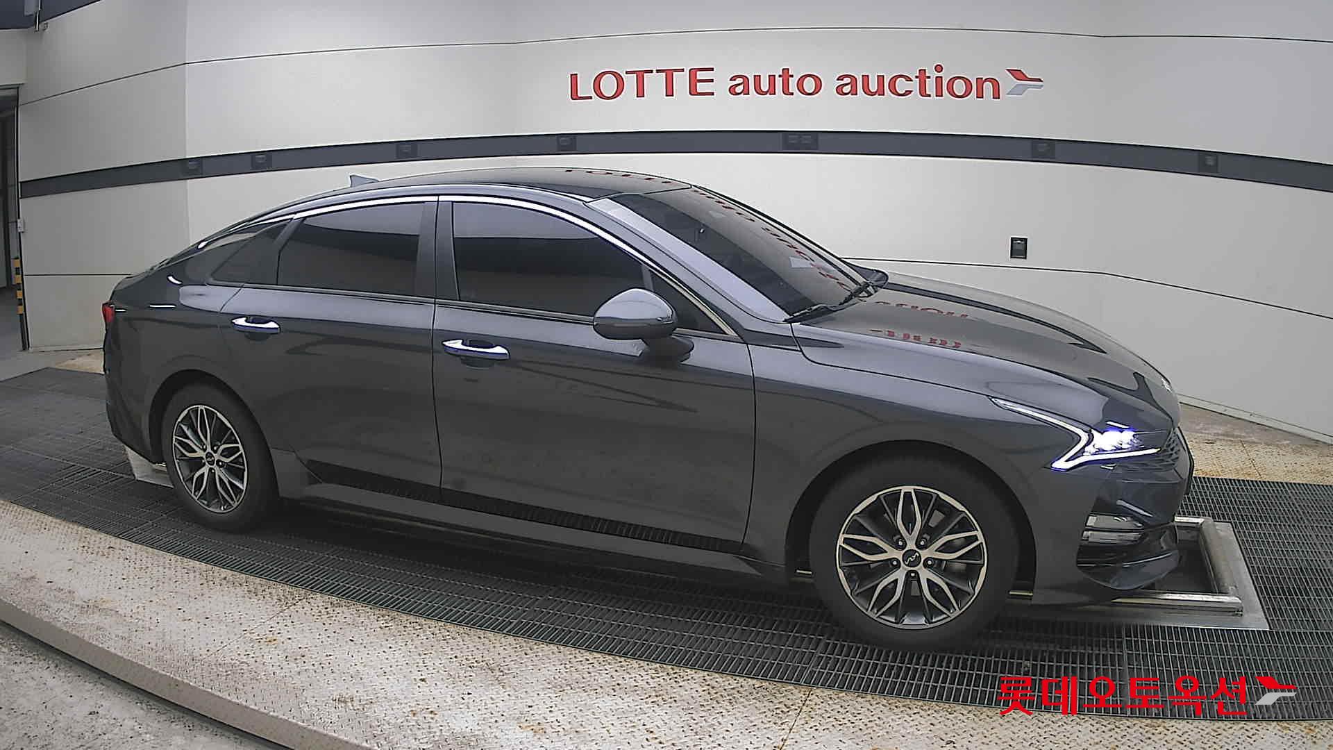 2022 - kia k5