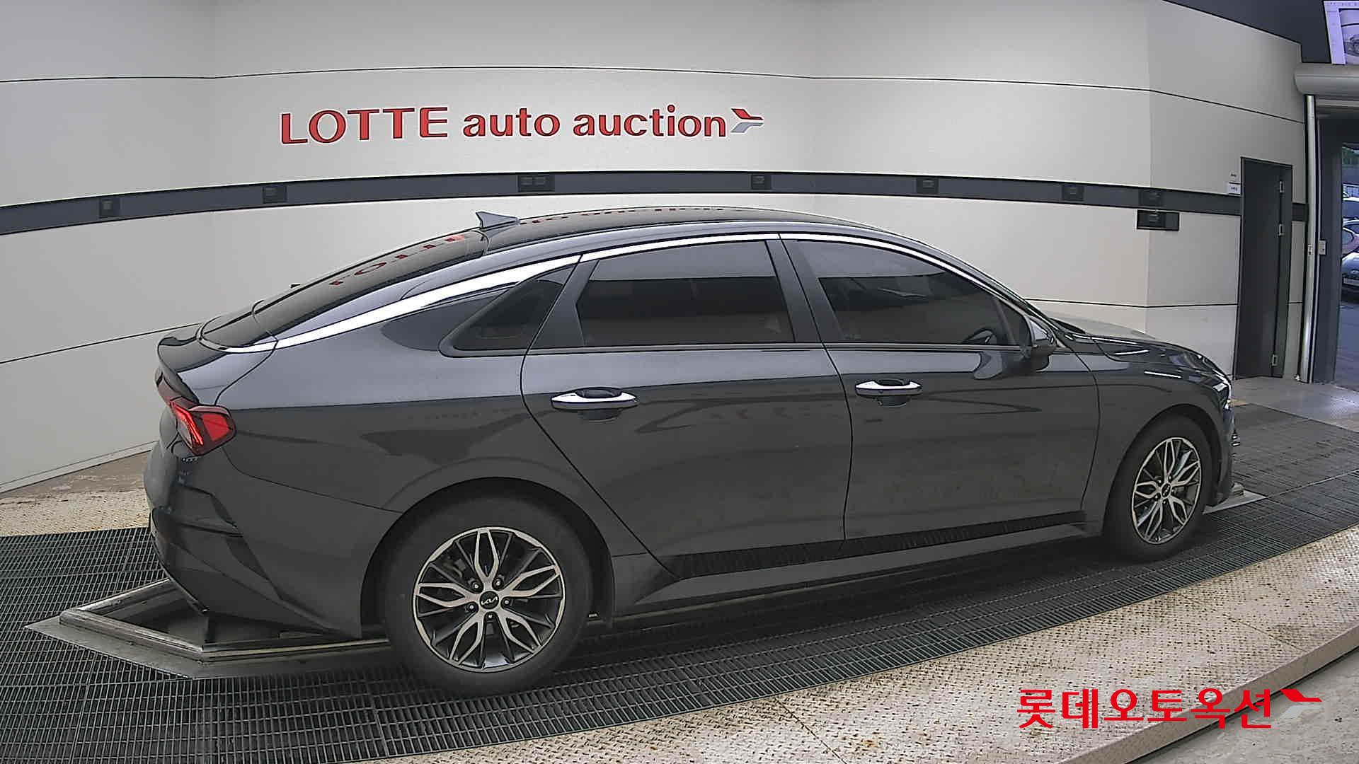 2022 - kia k5