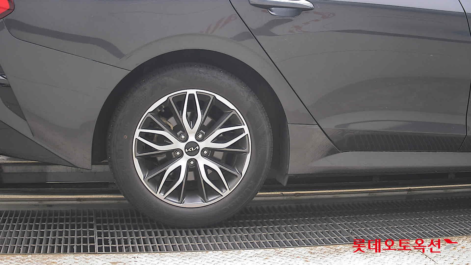 2022 - kia k5