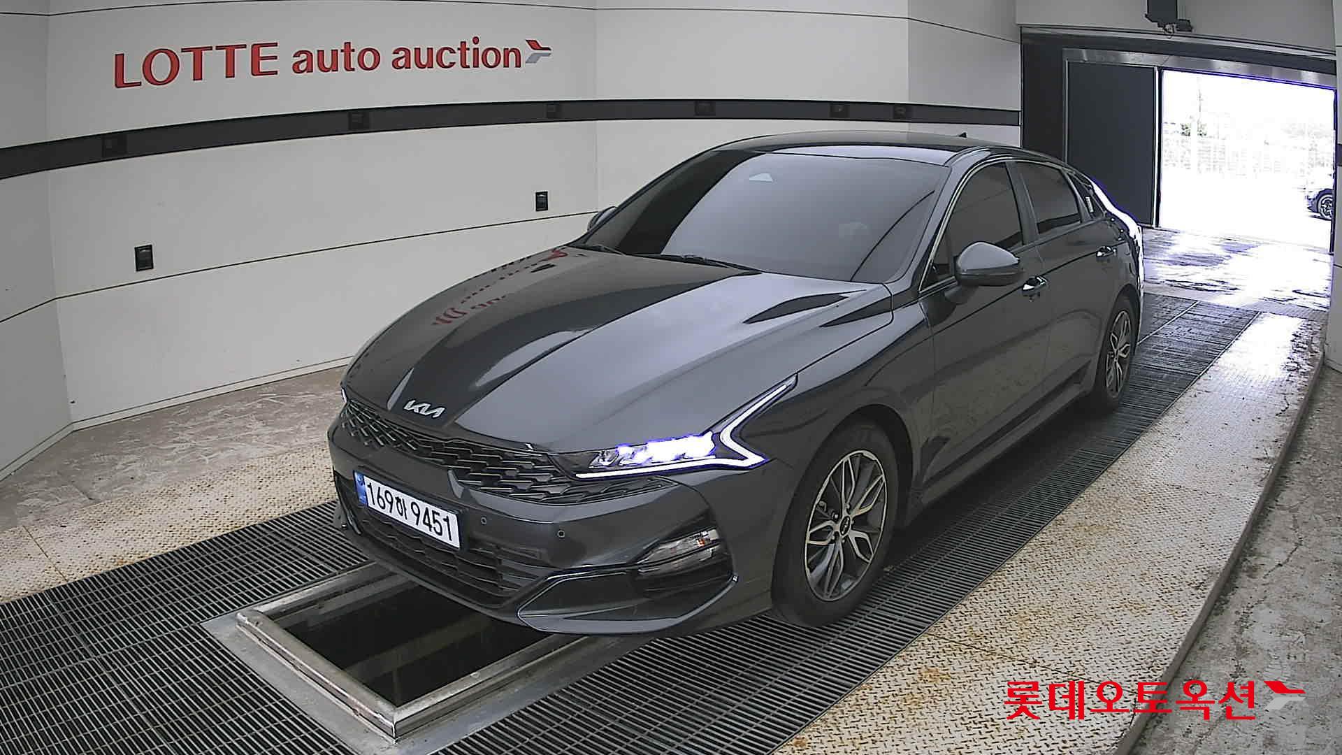2022 - kia k5