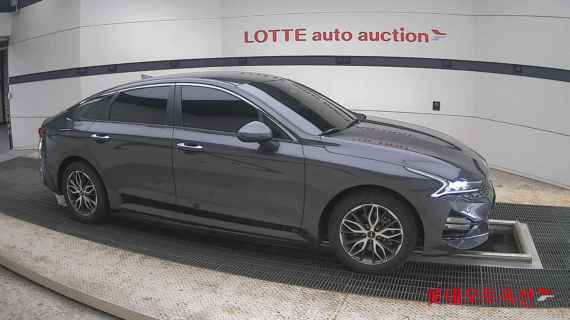 2022 - kia k5