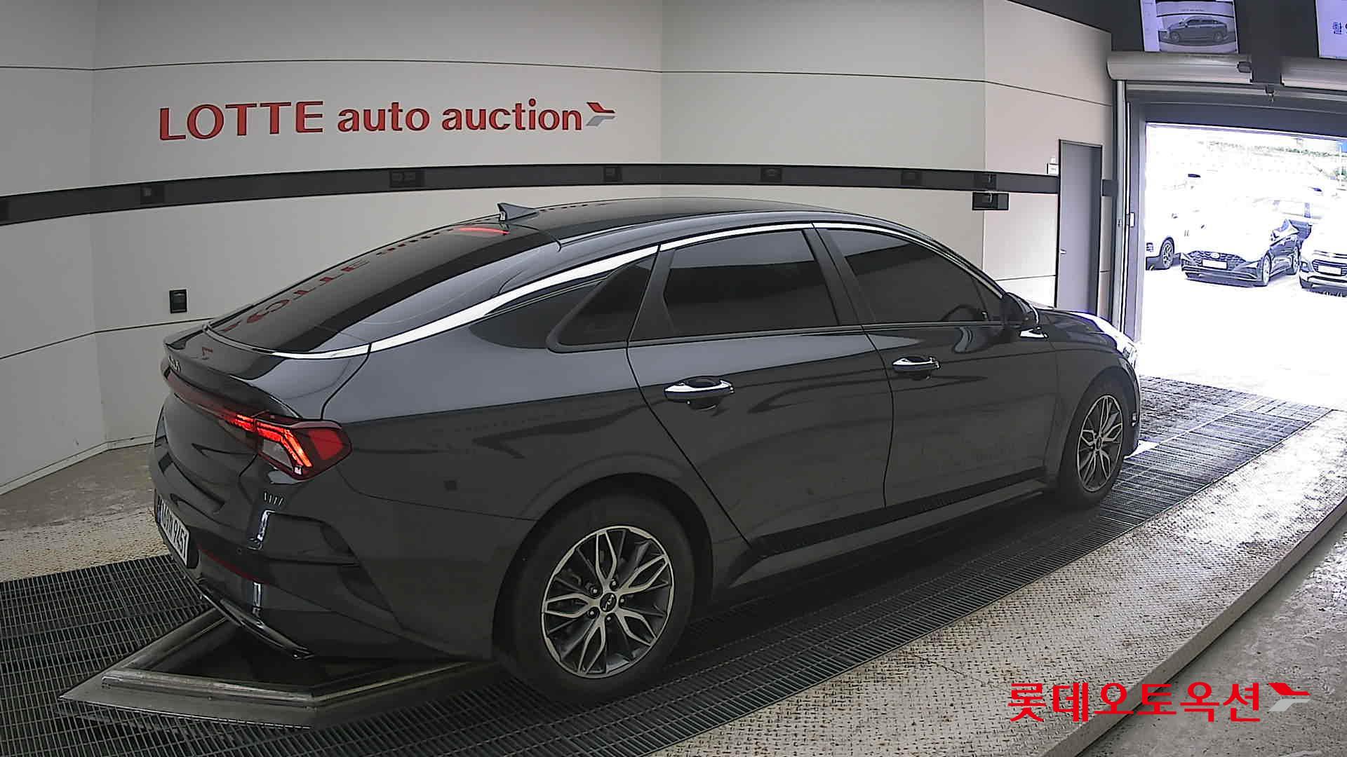 2022 - kia k5