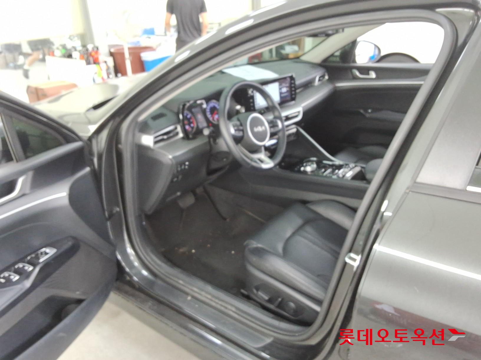 2022 - kia k5