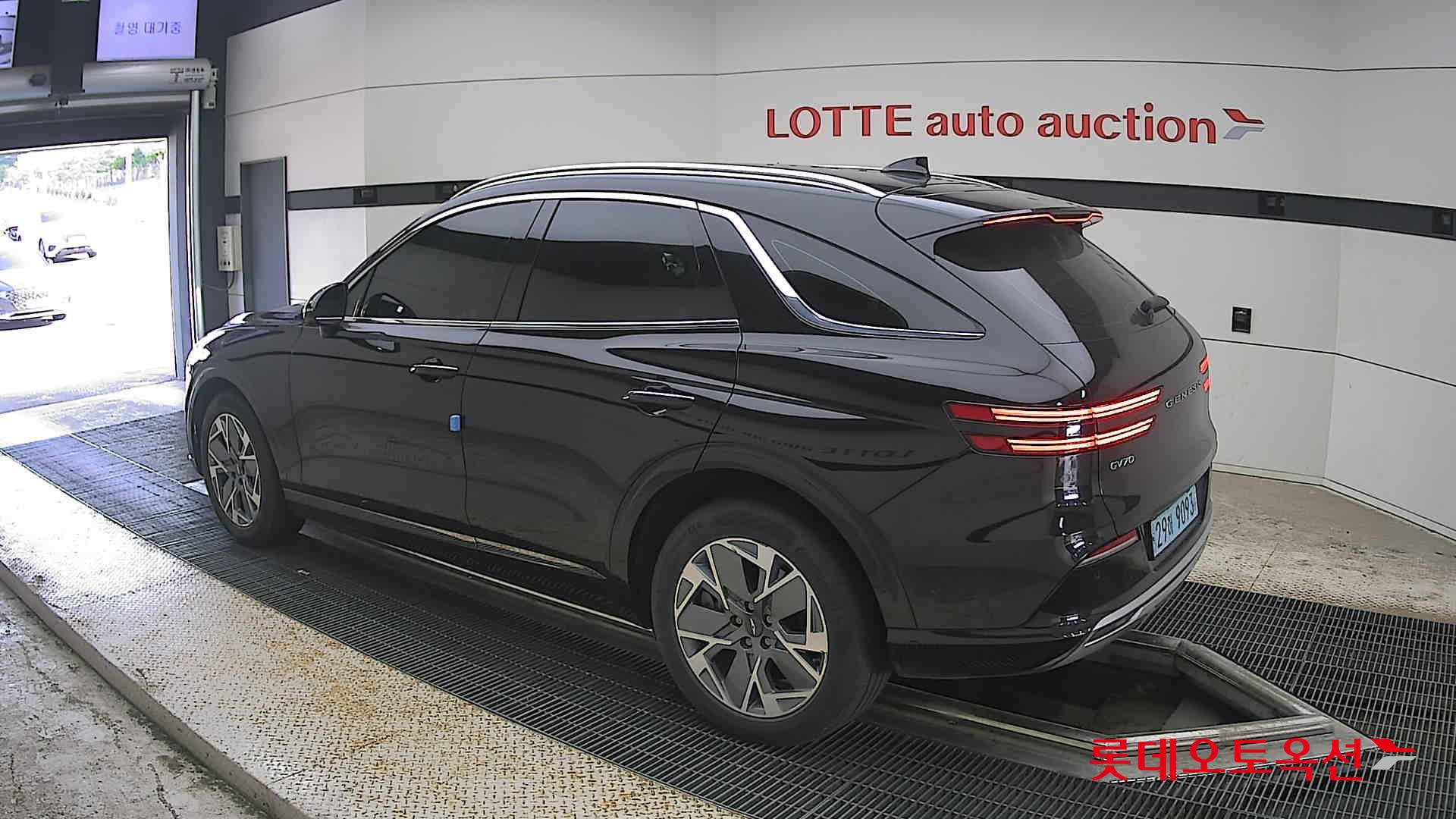 2022 - genesis gv70