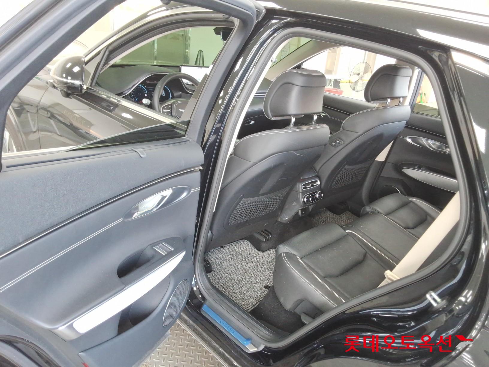 2022 - genesis gv70