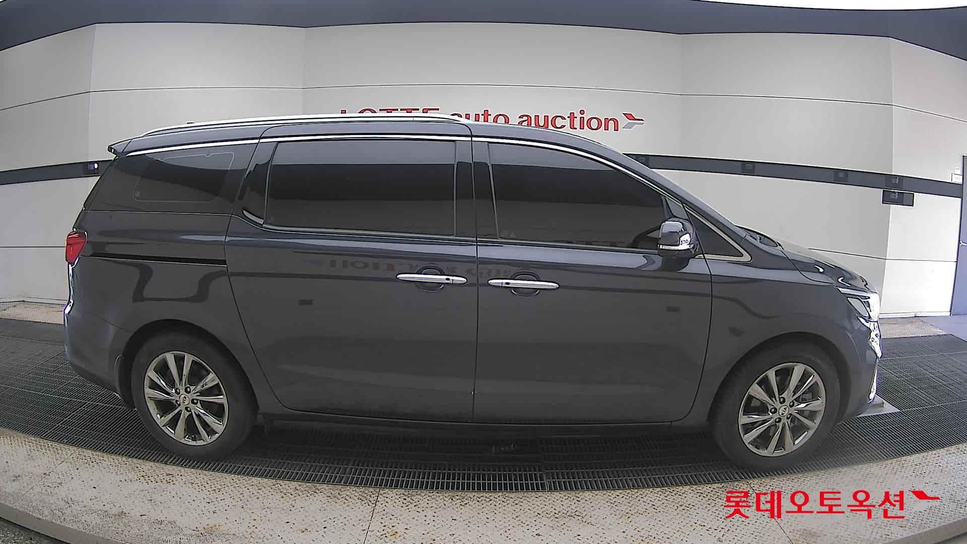 2020 - kia carnival