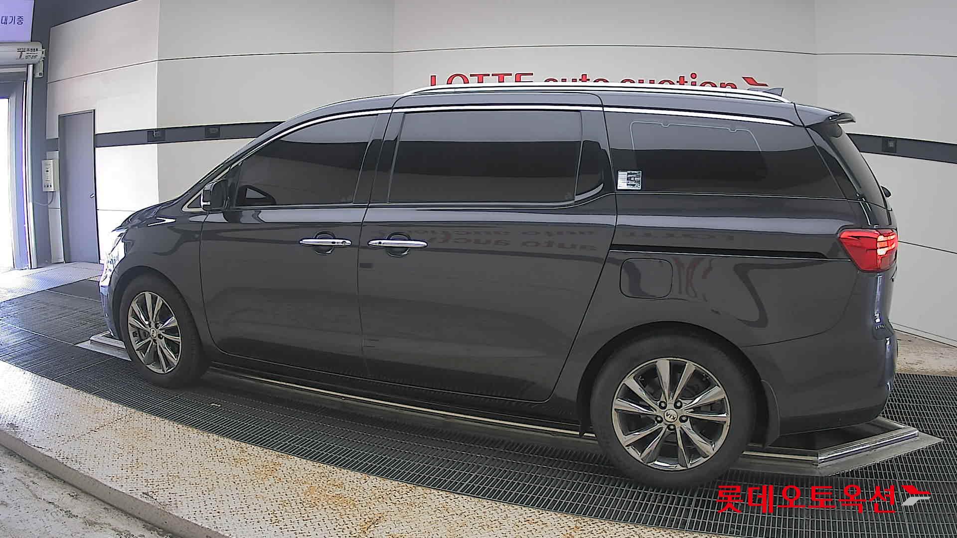 2020 - kia carnival