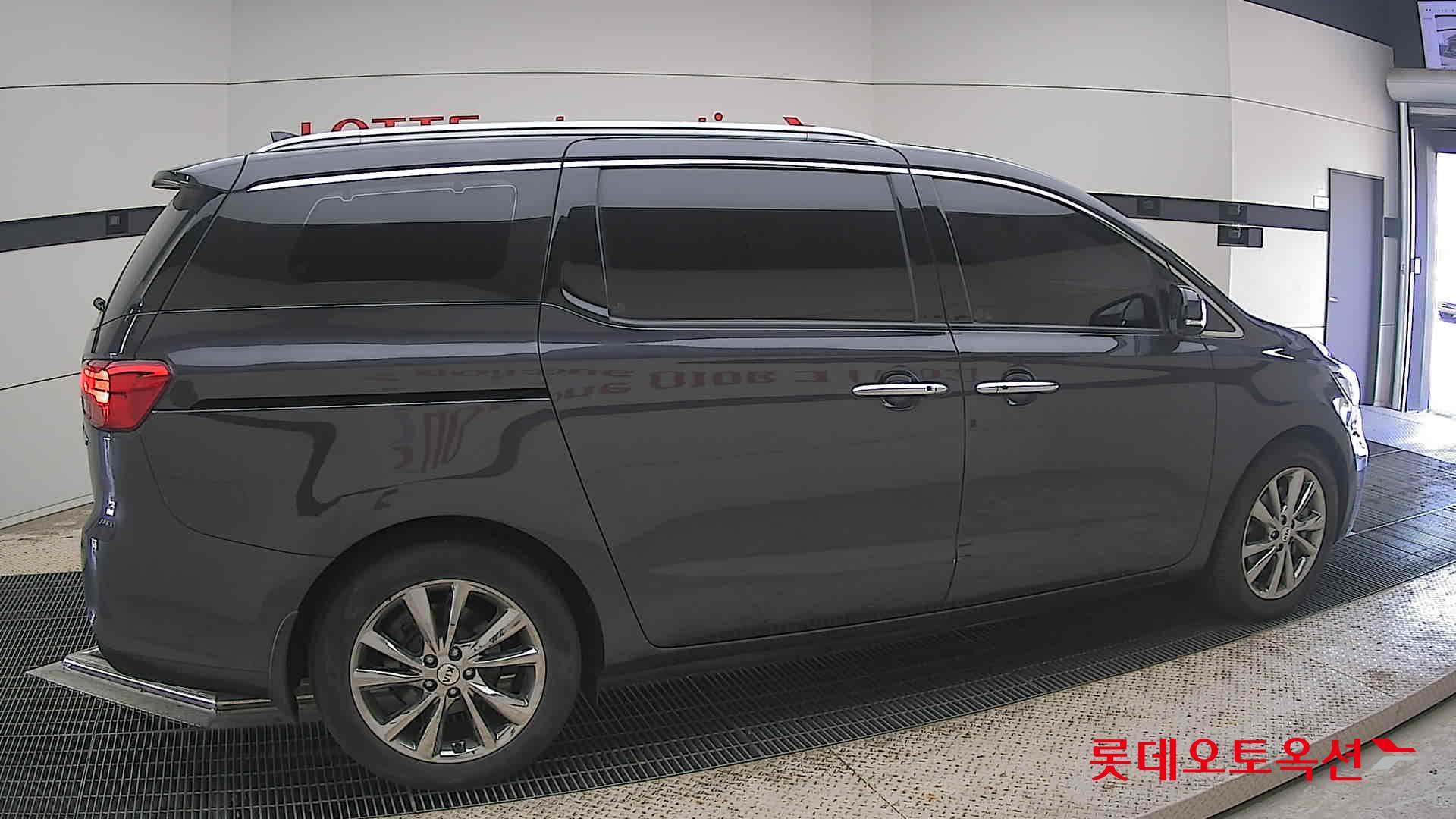 2020 - kia carnival