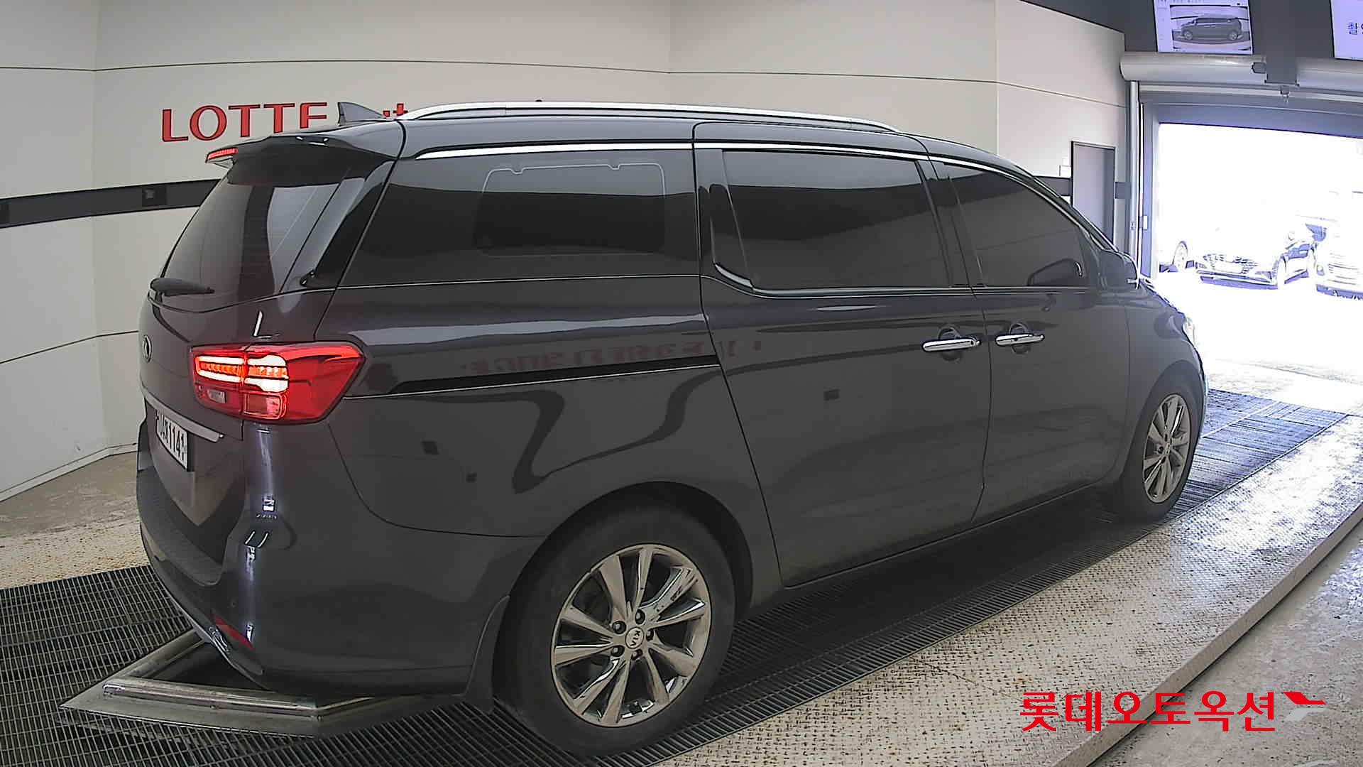 2020 - kia carnival