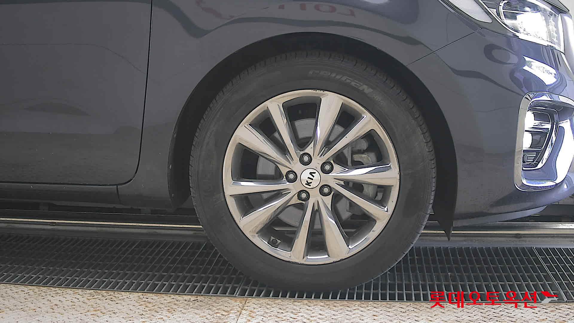 2020 - kia carnival