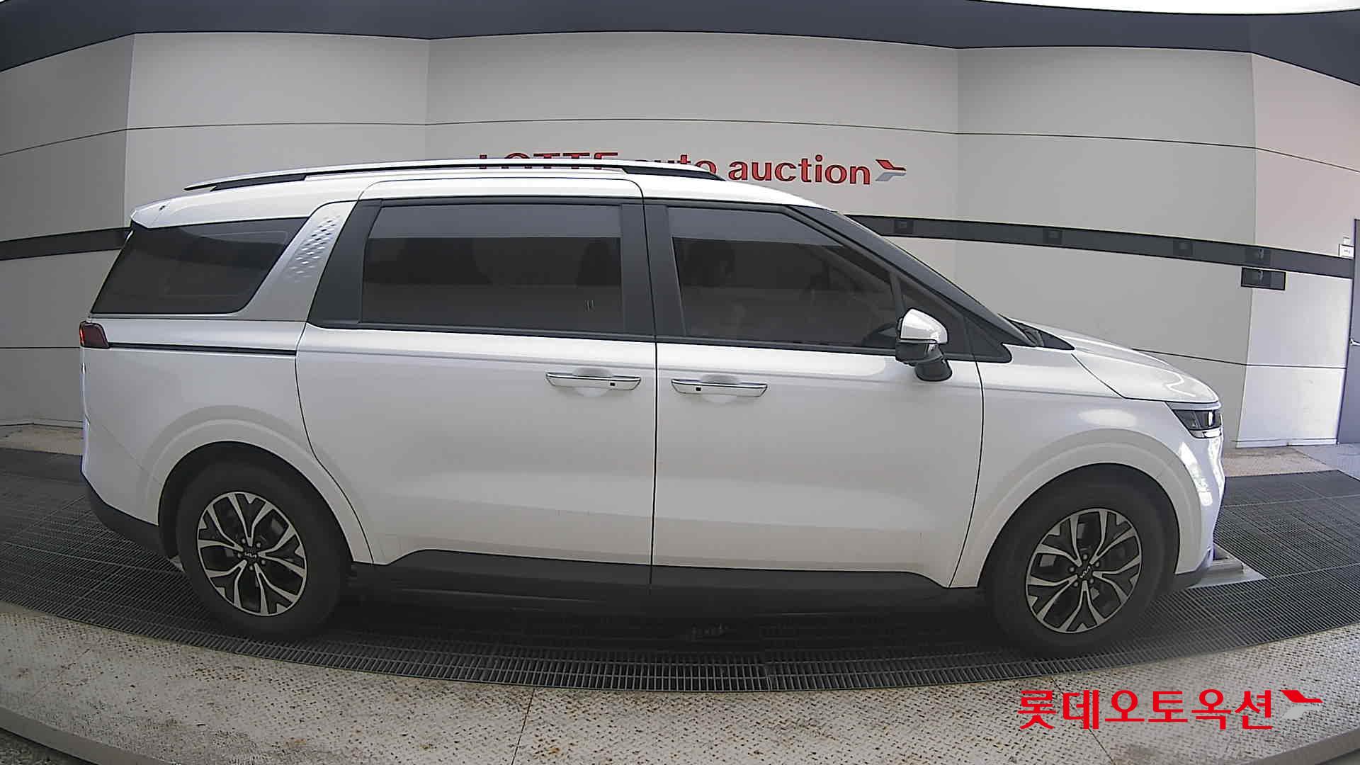 2022 - kia carnival