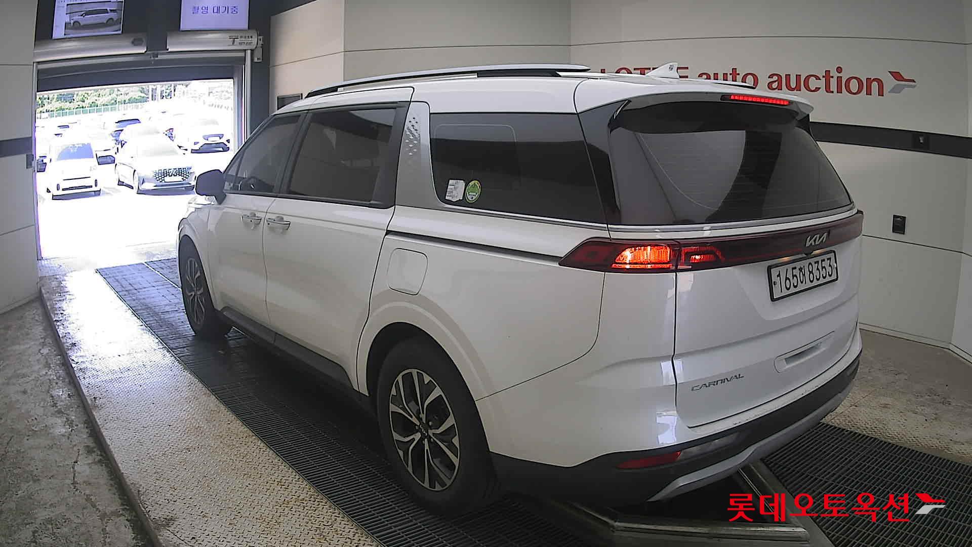 2022 - kia carnival