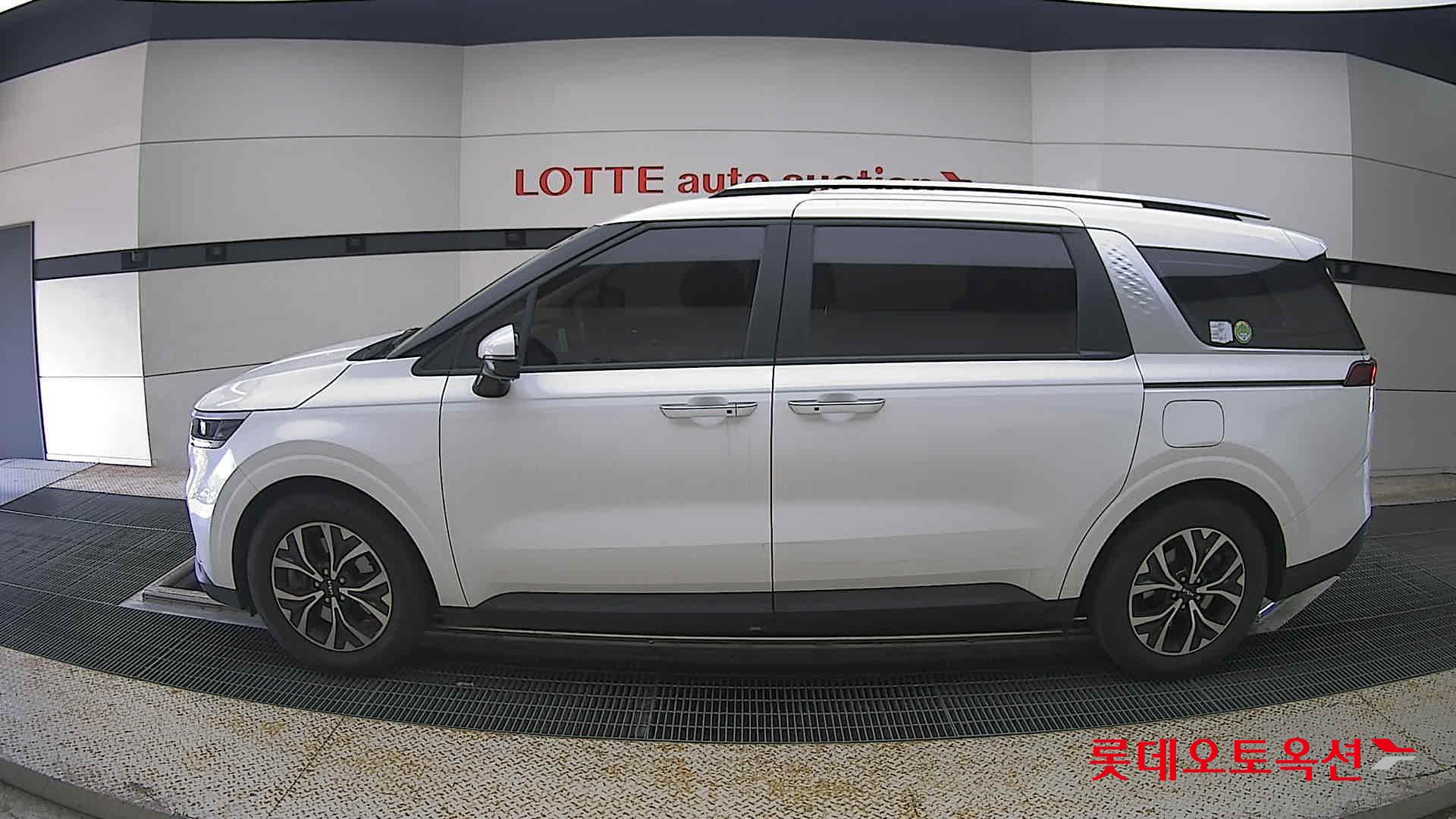2022 - kia carnival