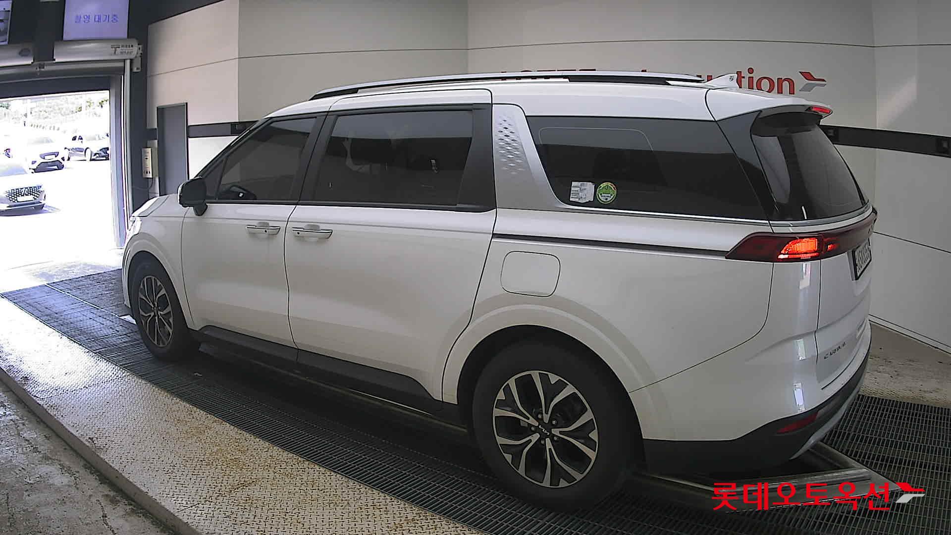 2022 - kia carnival