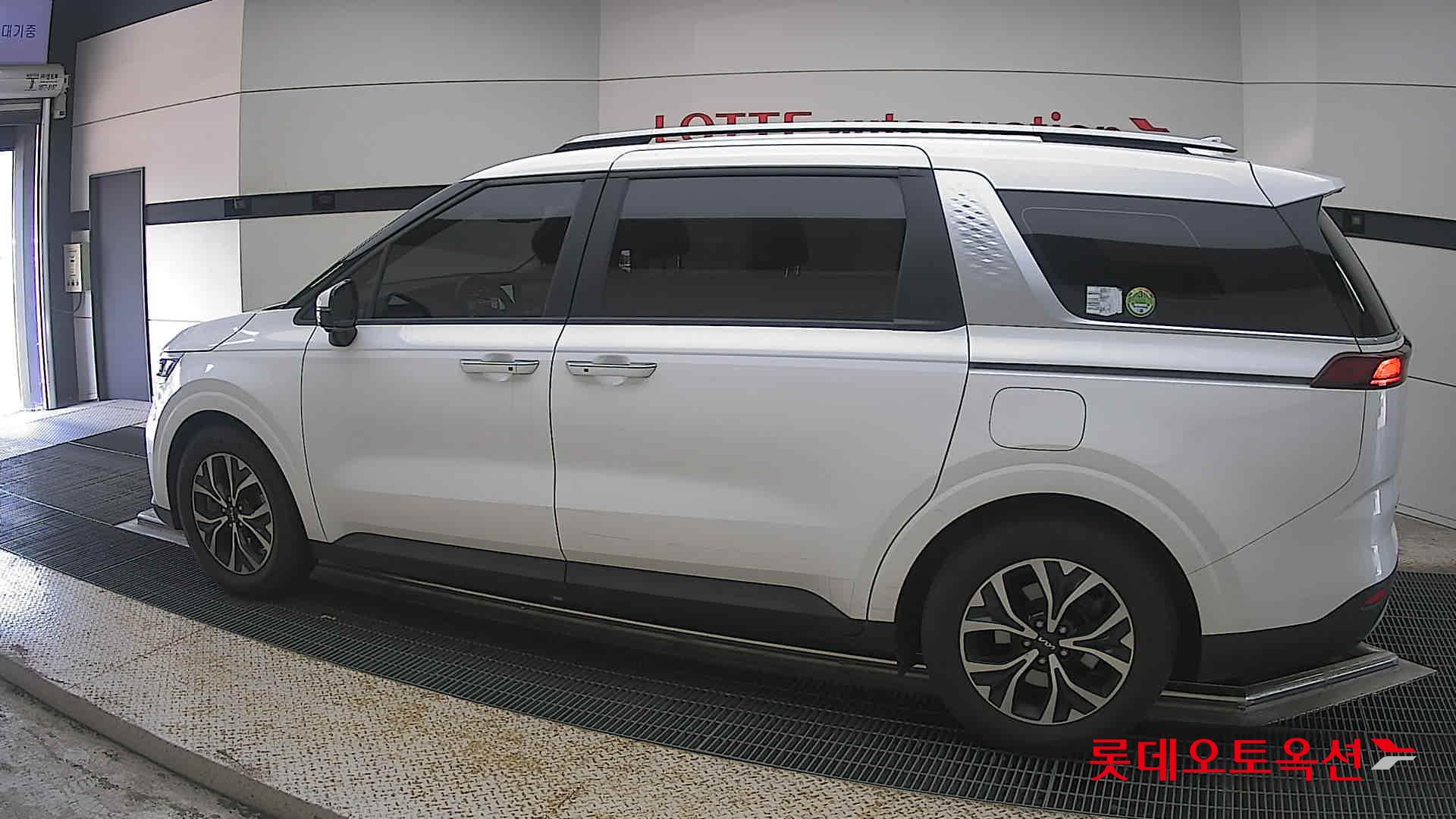 2022 - kia carnival