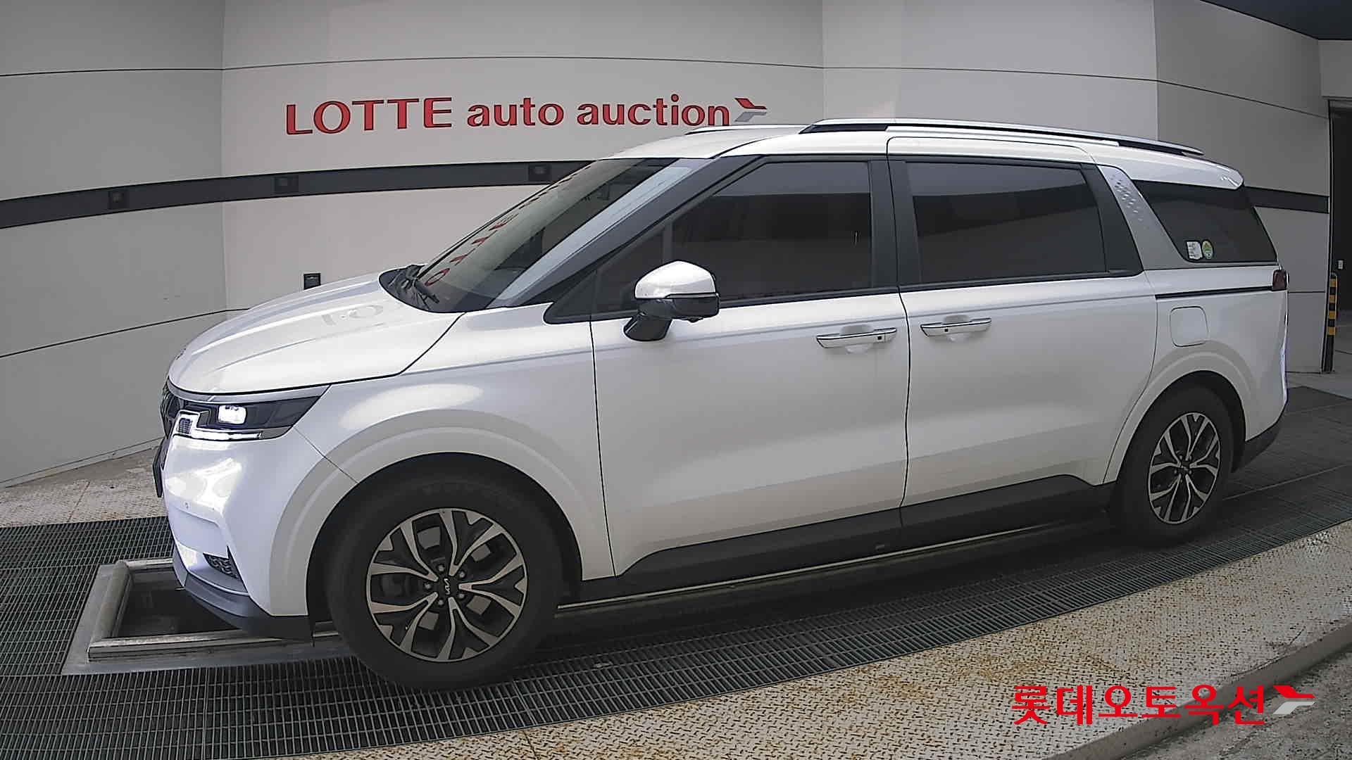 2022 - kia carnival