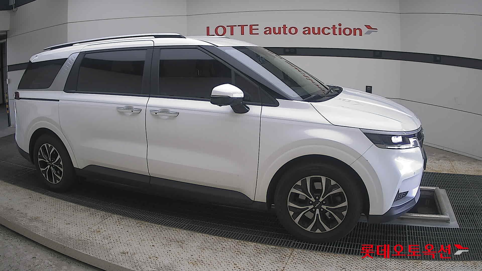 2022 - kia carnival