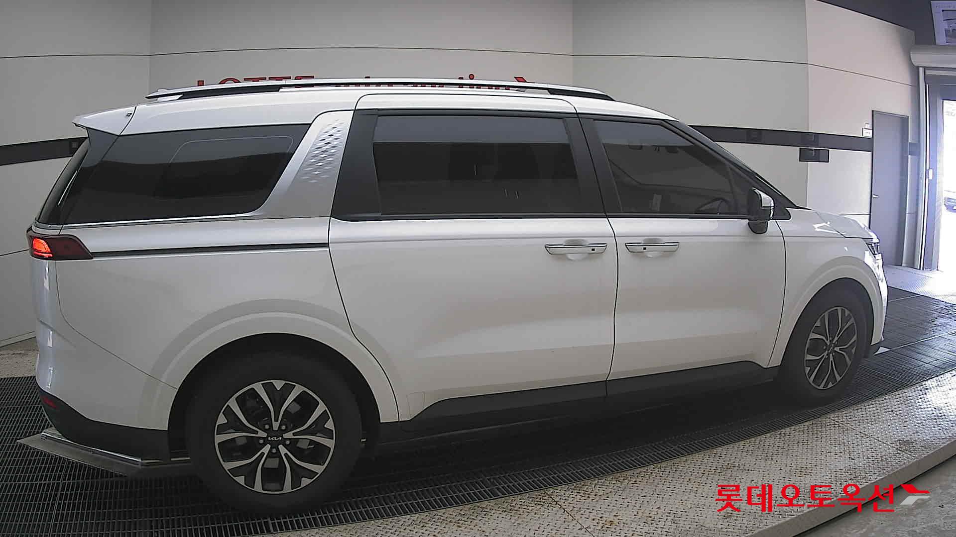 2022 - kia carnival