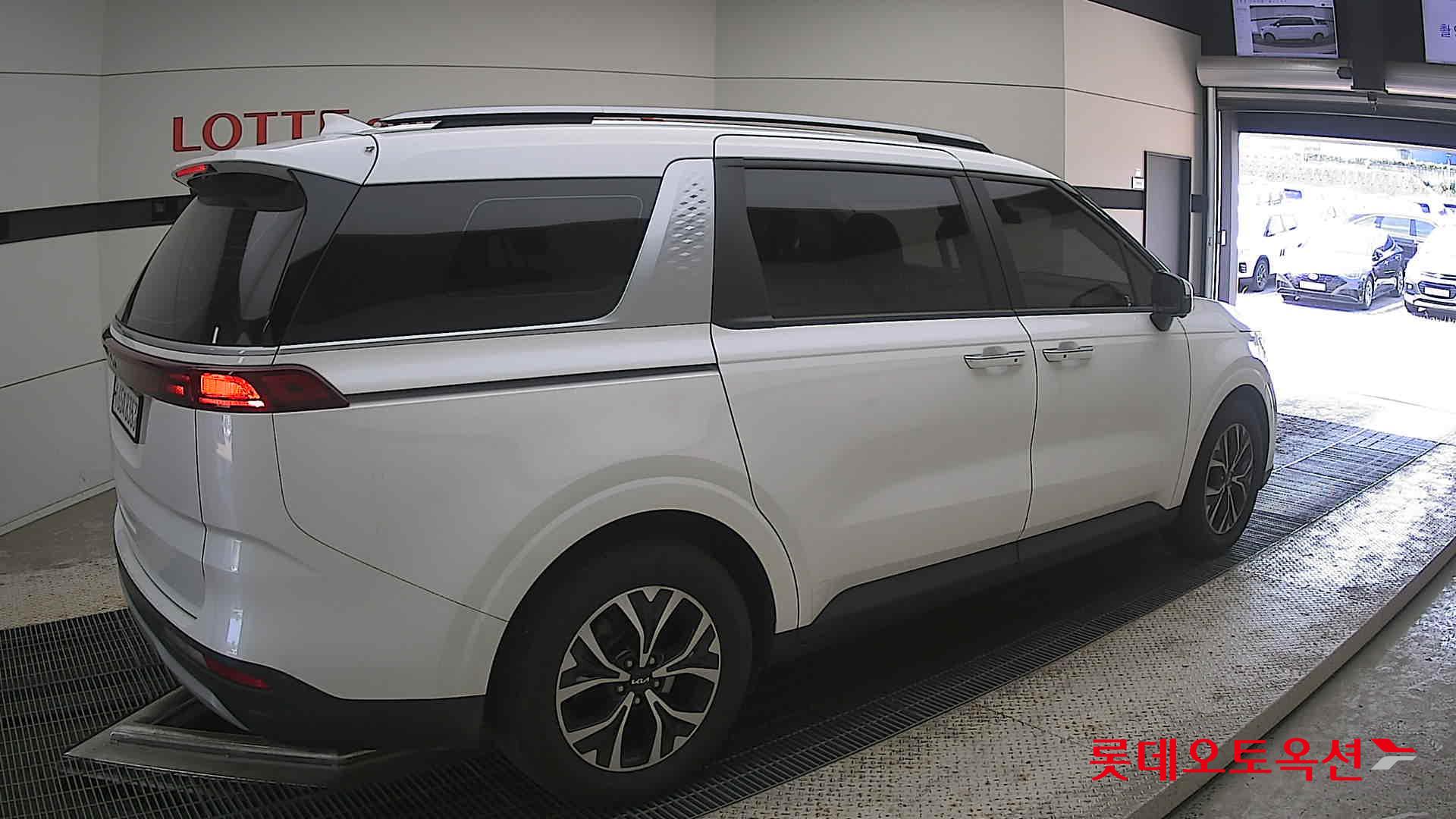 2022 - kia carnival