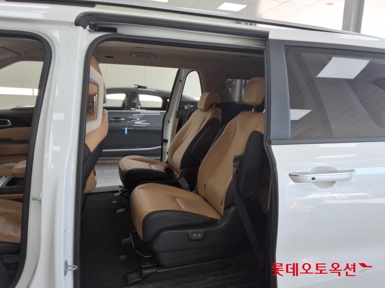 2022 - kia carnival