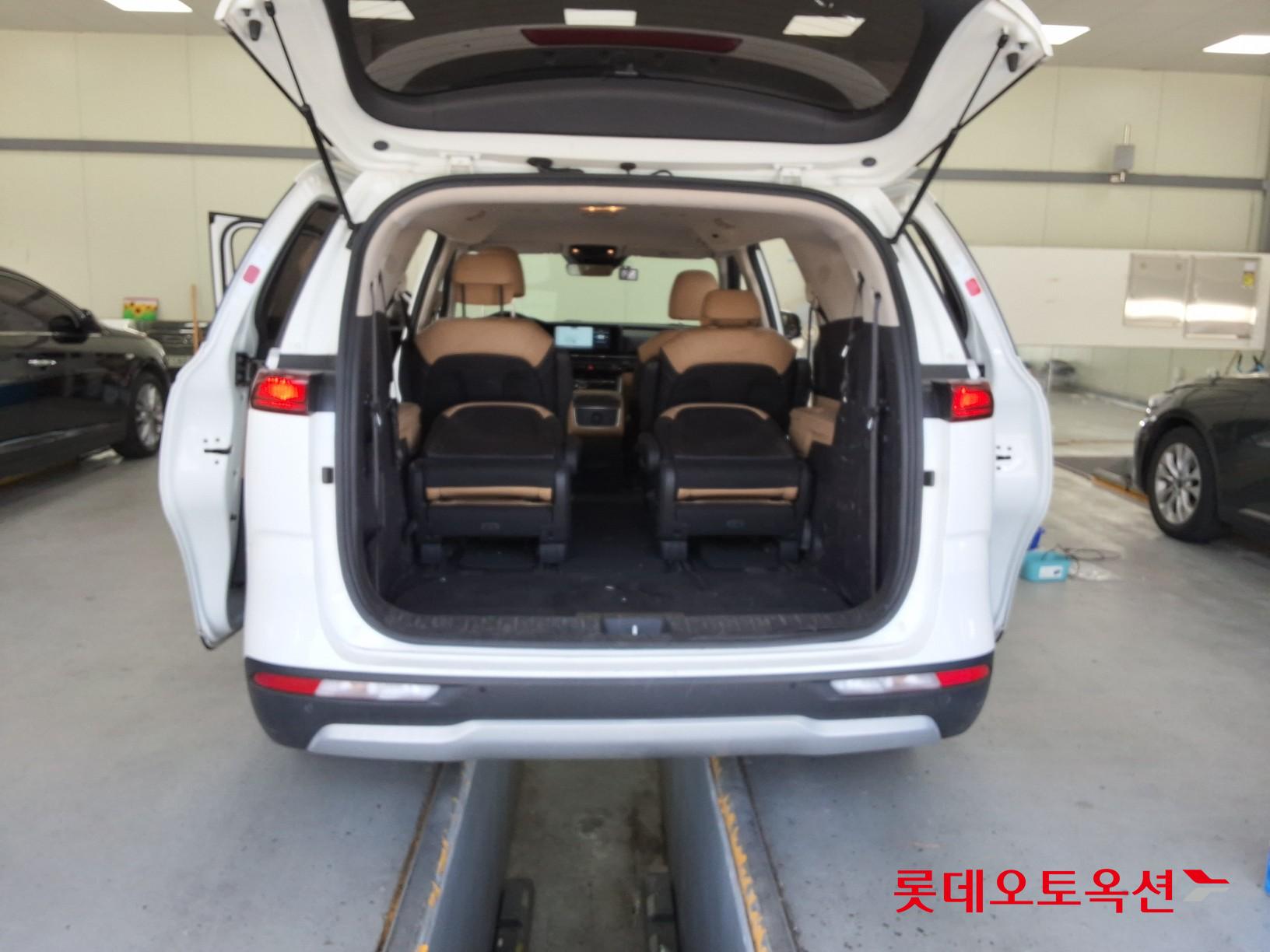 2022 - kia carnival