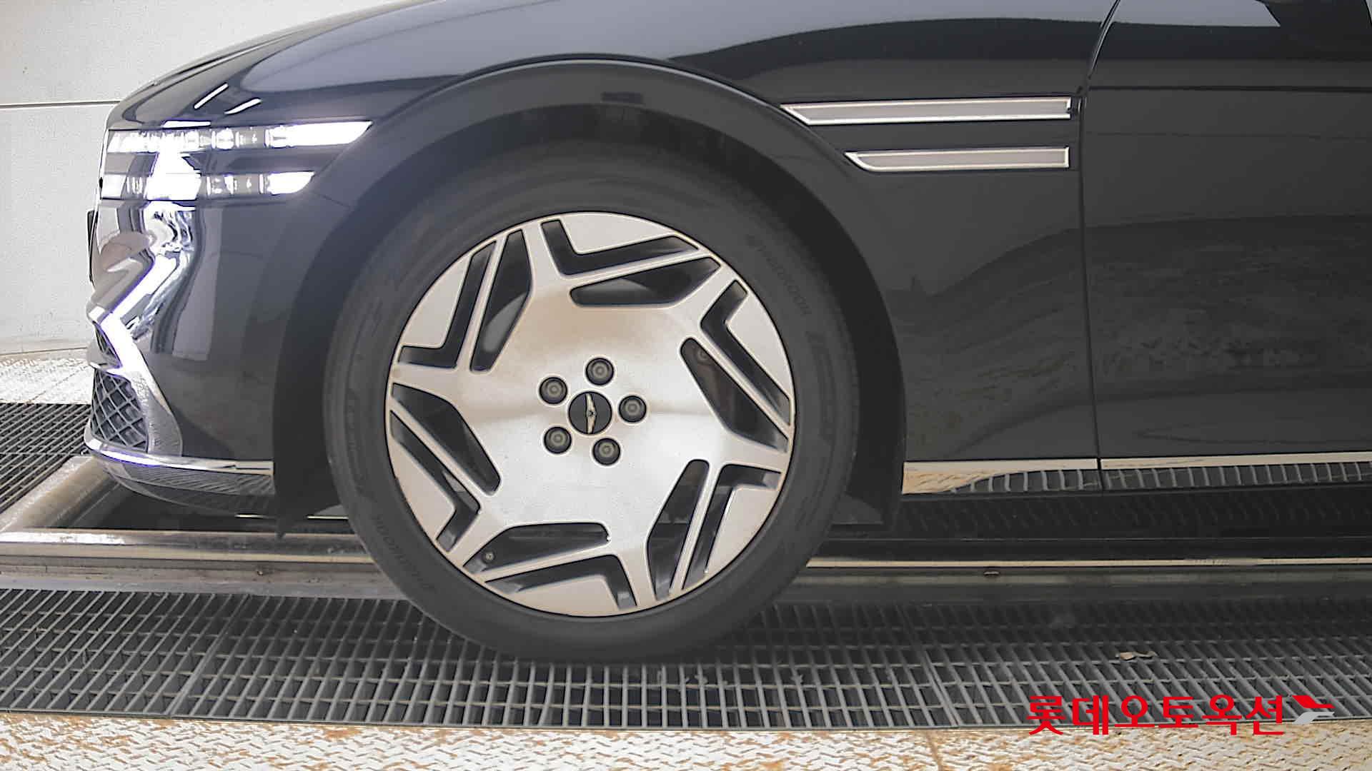2023 - genesis g90