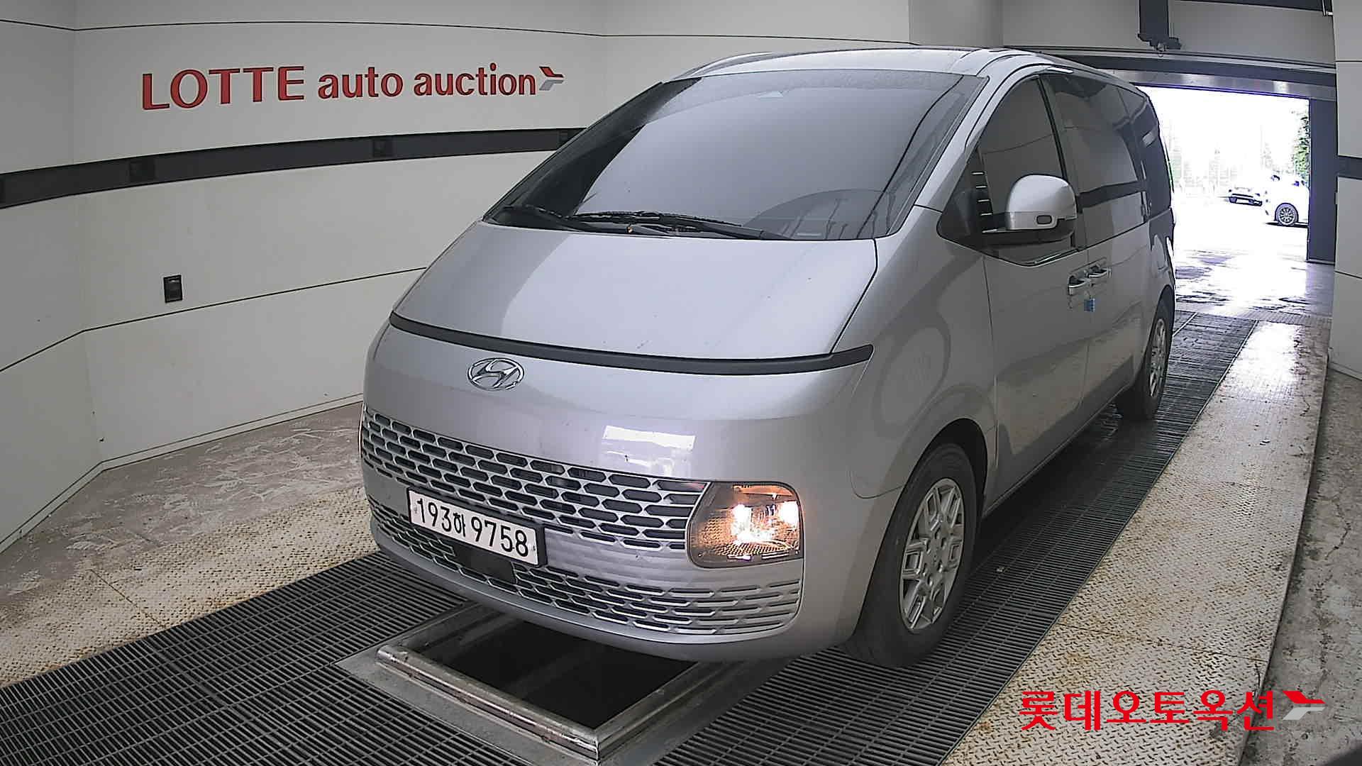 2022 - hyundai staria
