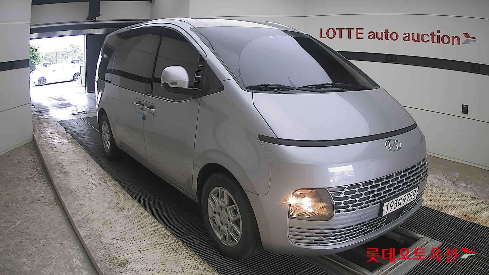 2022 - hyundai staria