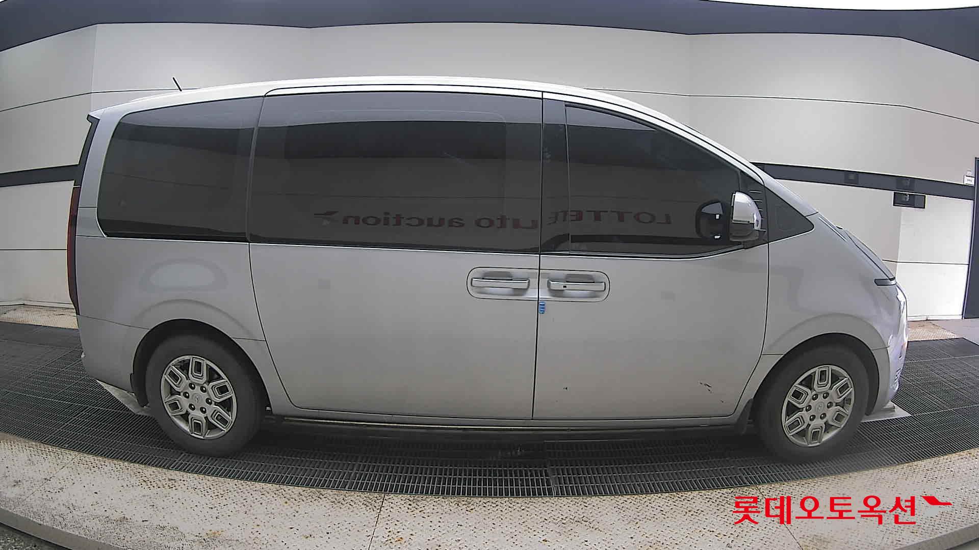 2022 - hyundai staria
