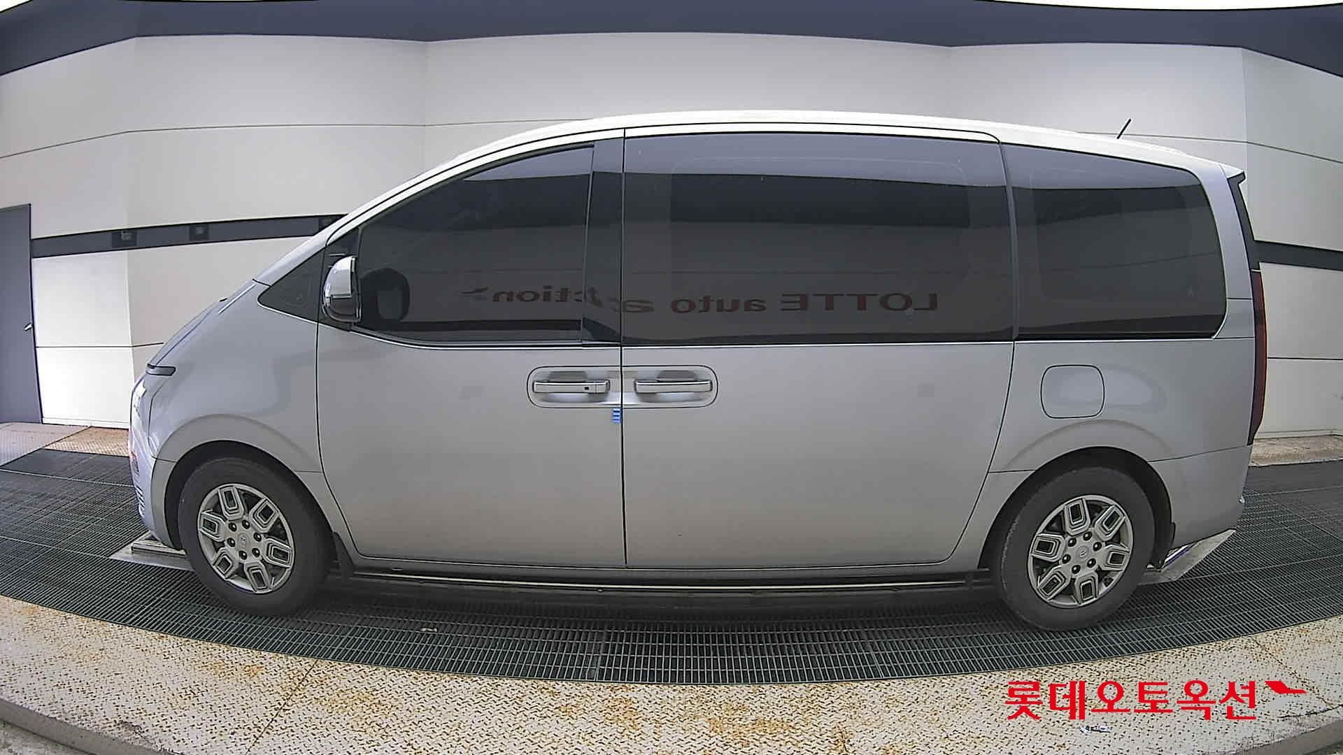 2022 - hyundai staria