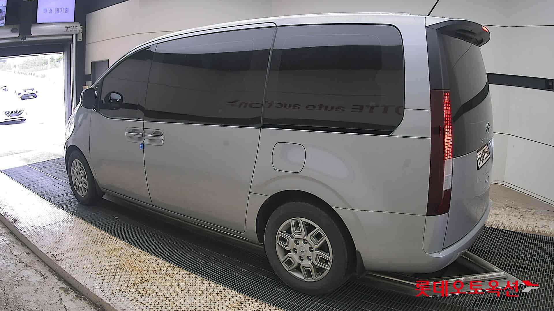 2022 - hyundai staria