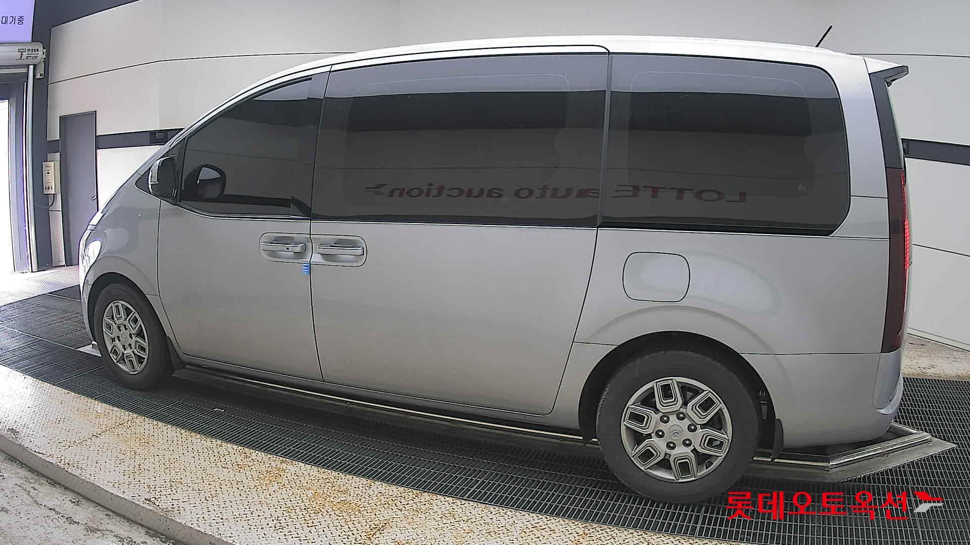 2022 - hyundai staria