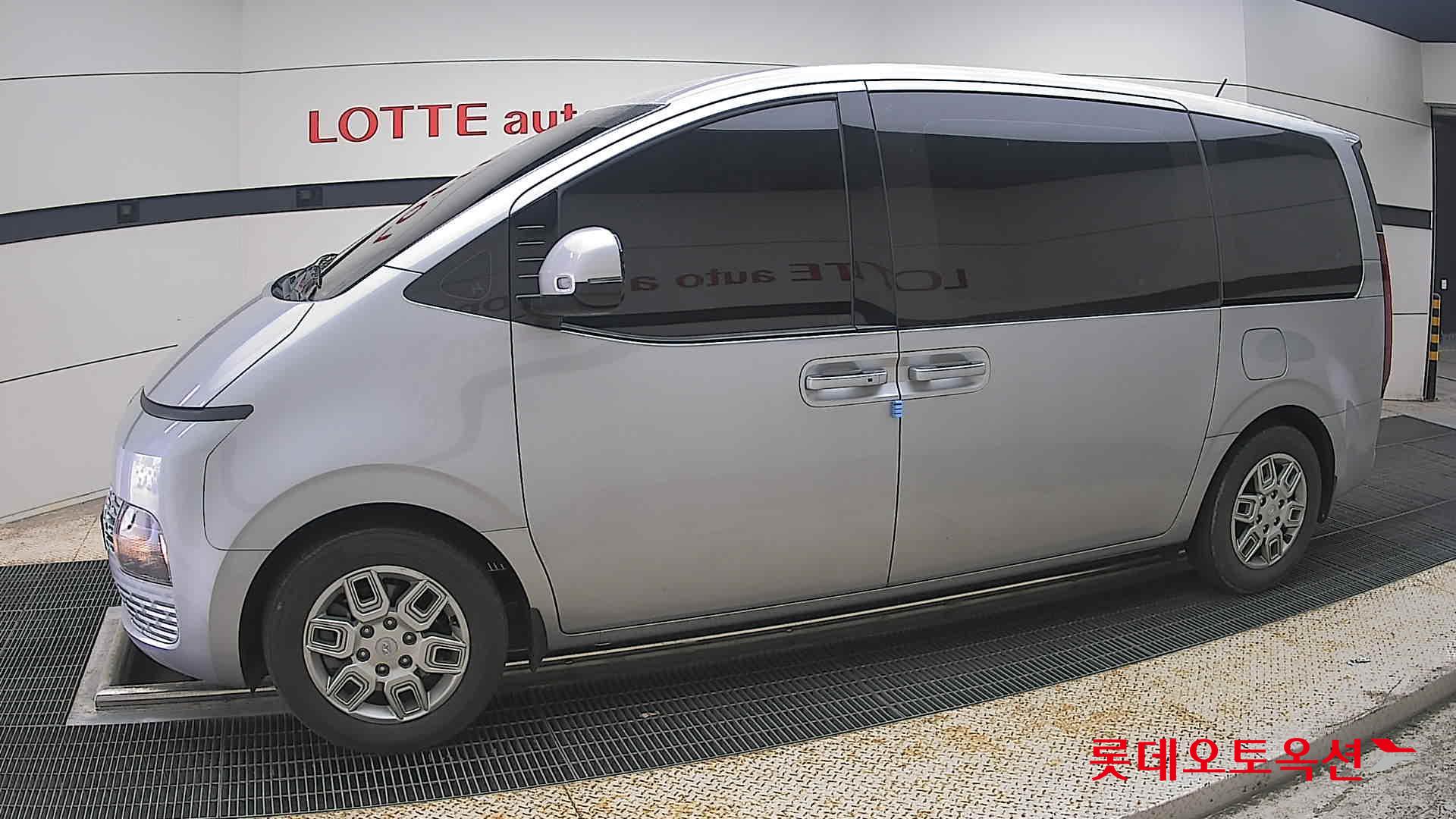 2022 - hyundai staria