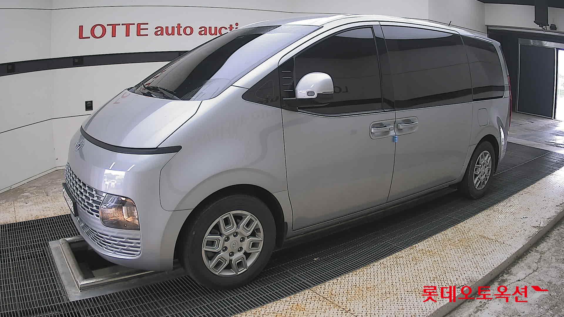 2022 - hyundai staria