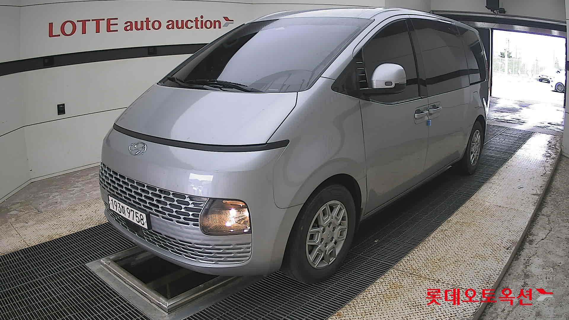 2022 - hyundai staria