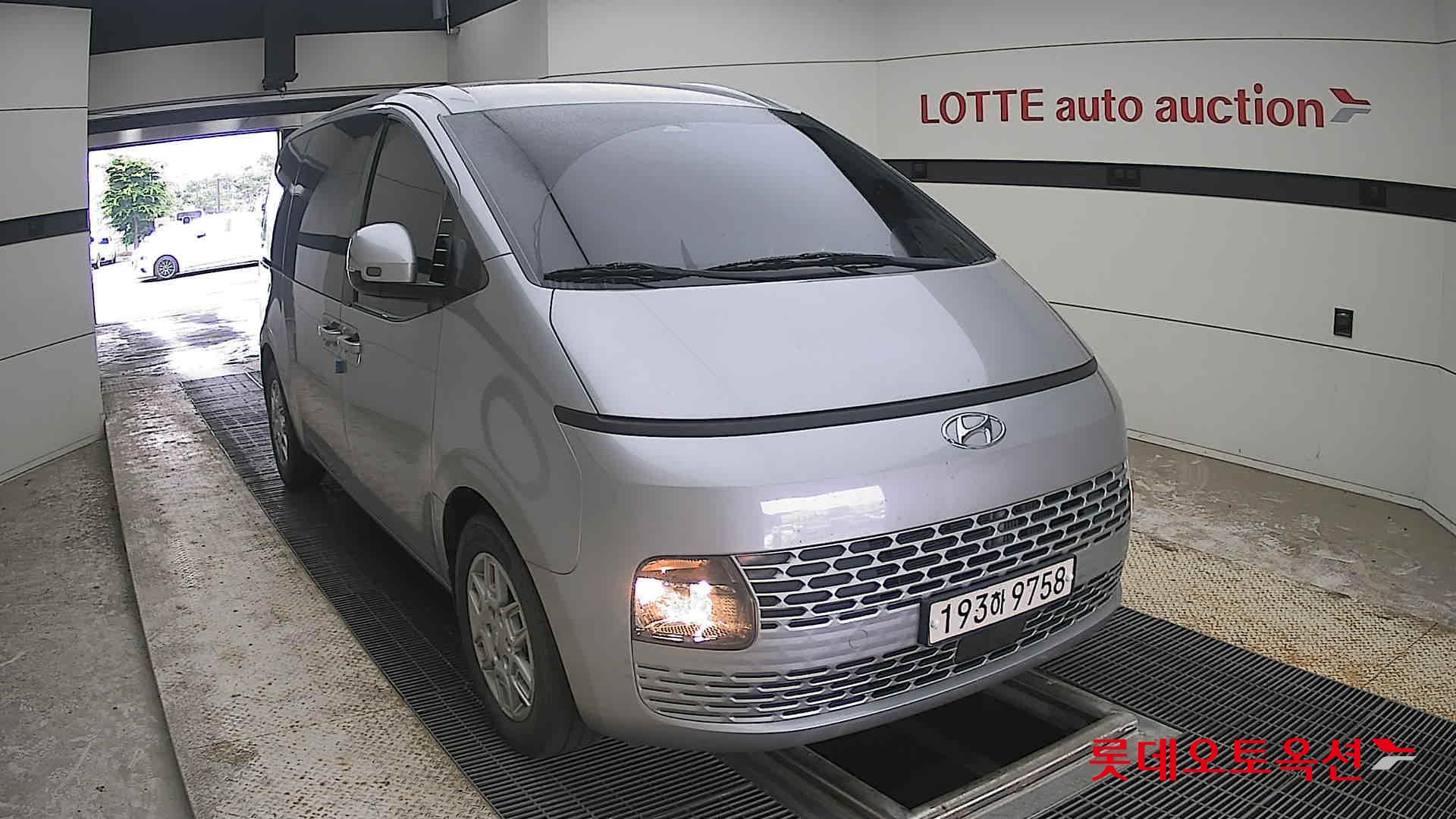 2022 - hyundai staria
