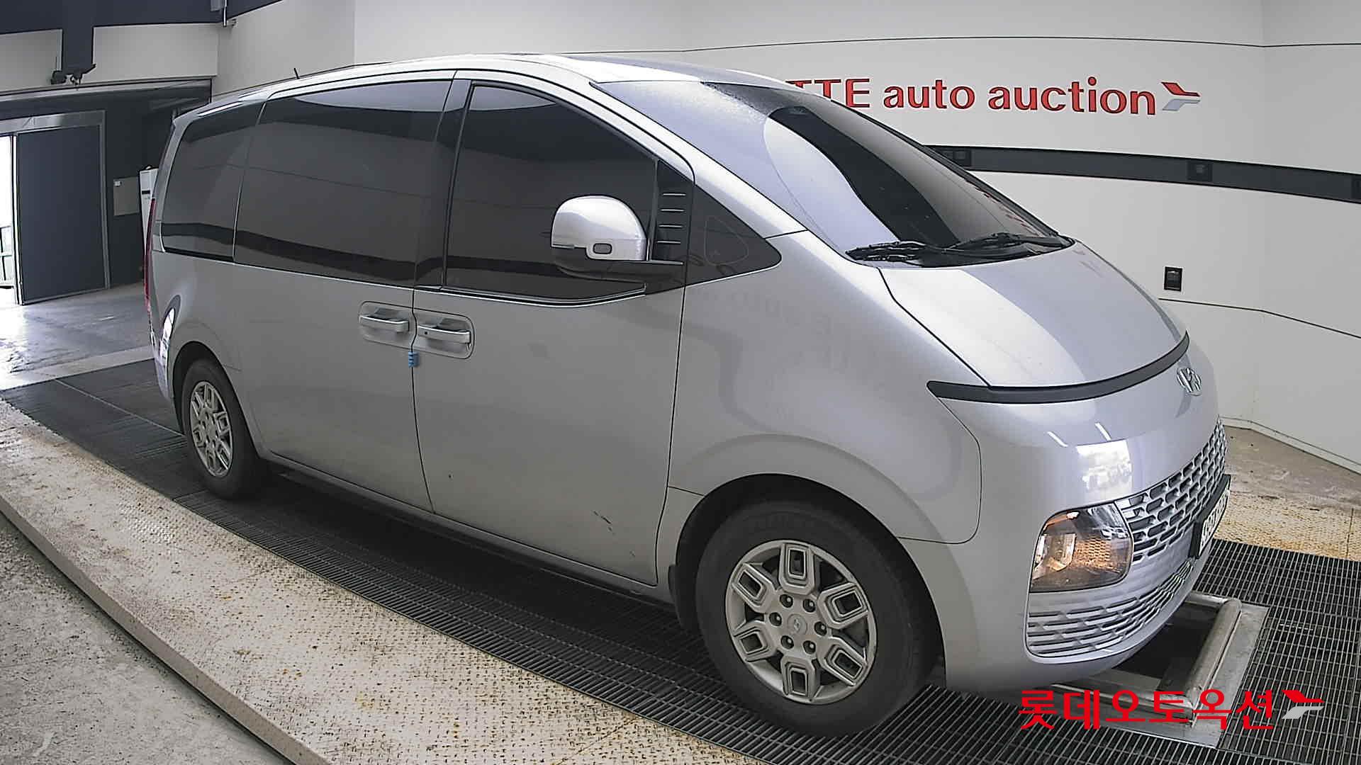2022 - hyundai staria