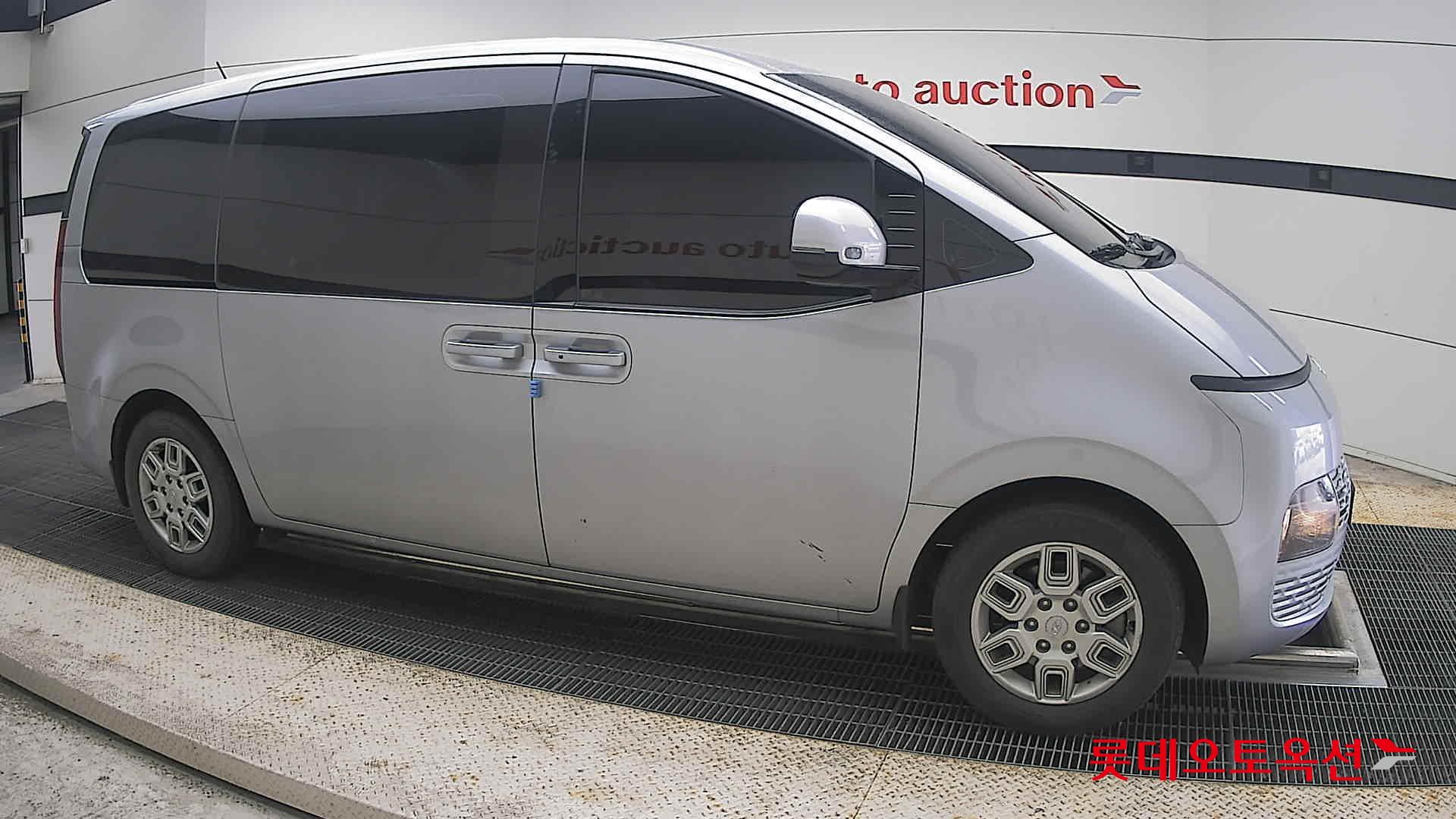 2022 - hyundai staria