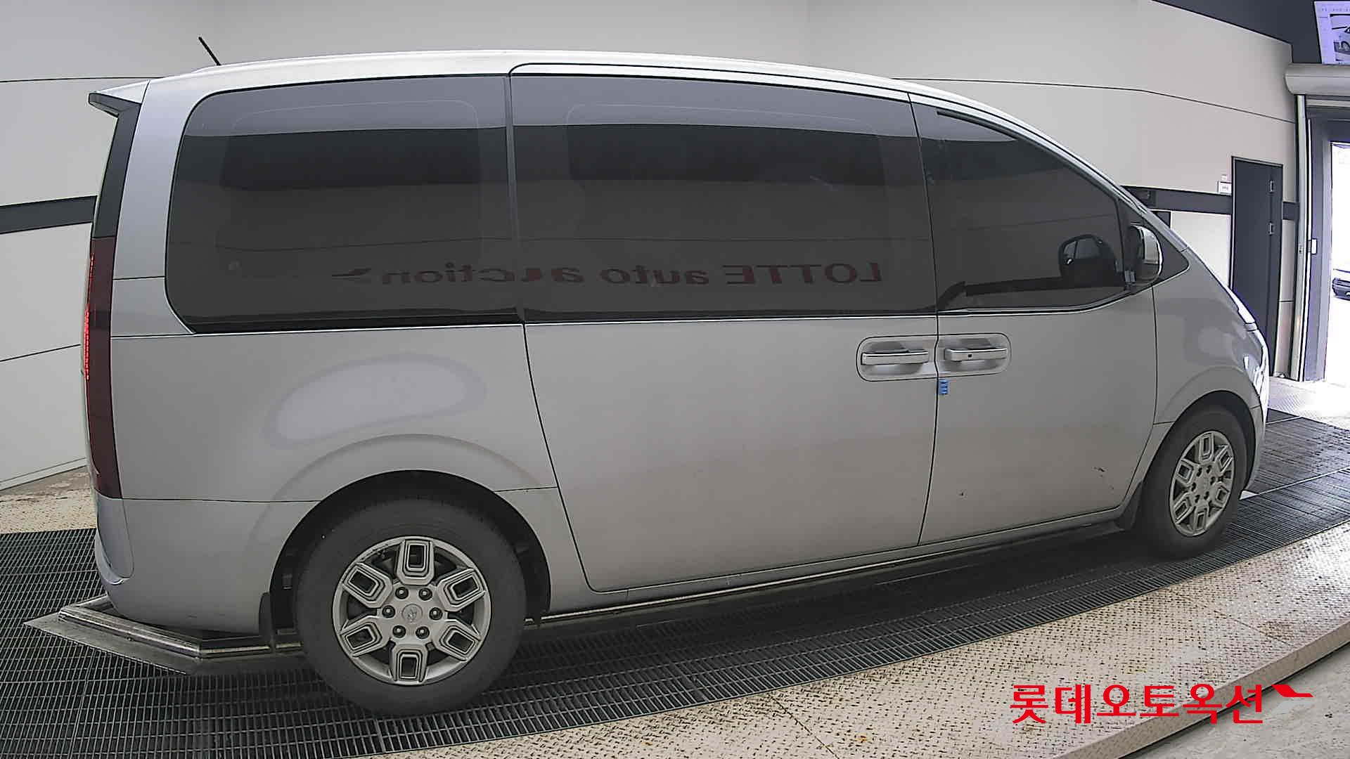 2022 - hyundai staria