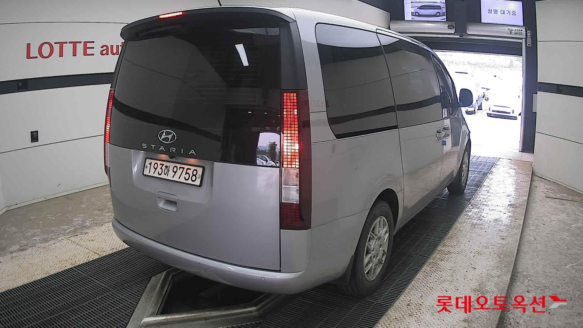 2022 - hyundai staria