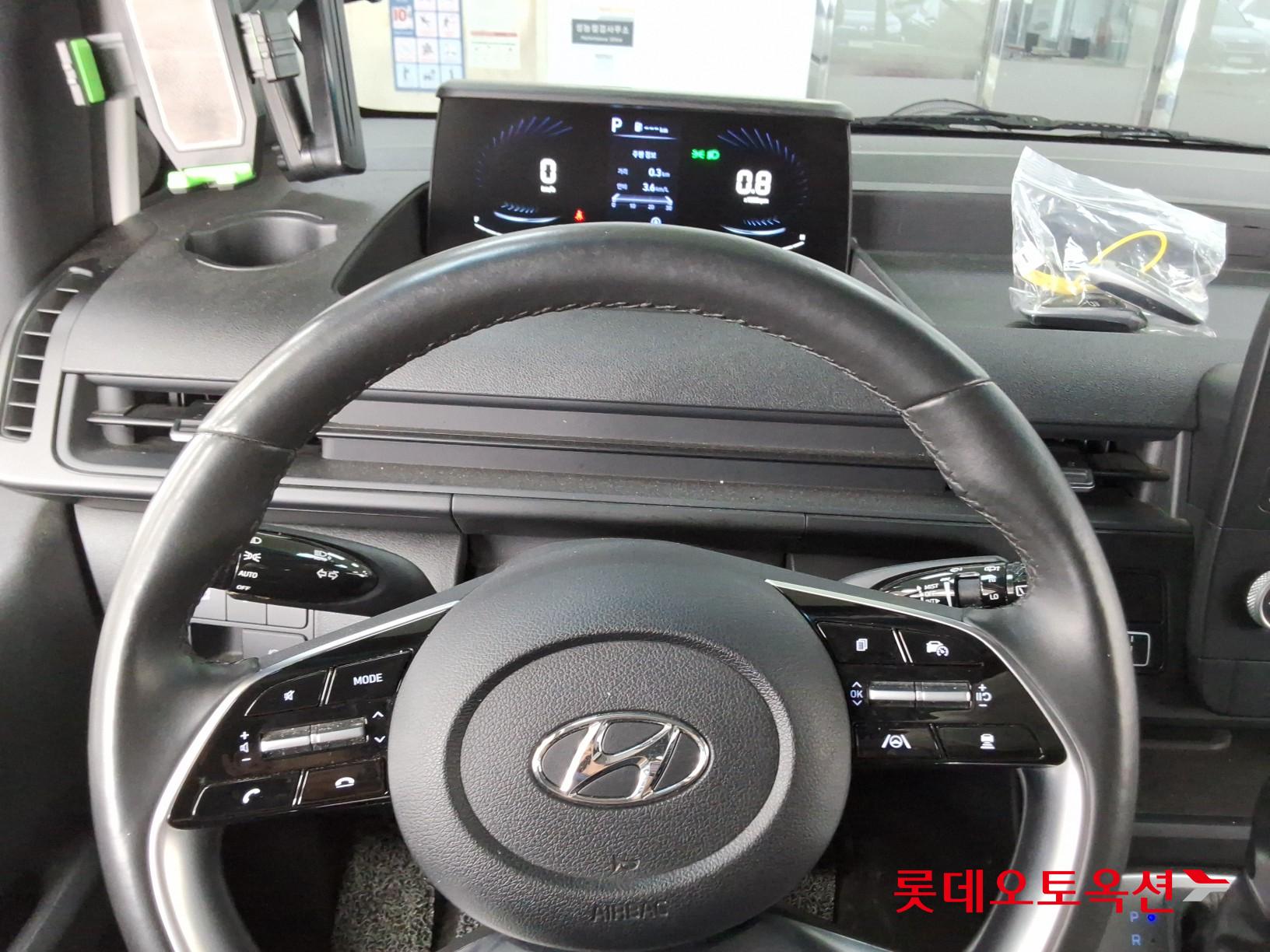 2022 - hyundai staria