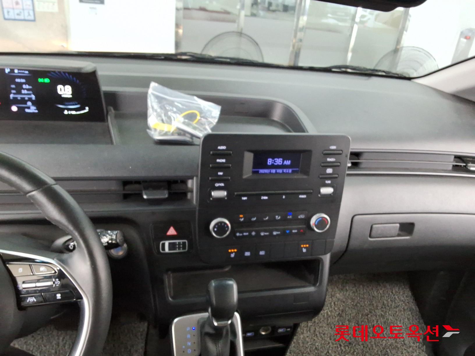 2022 - hyundai staria