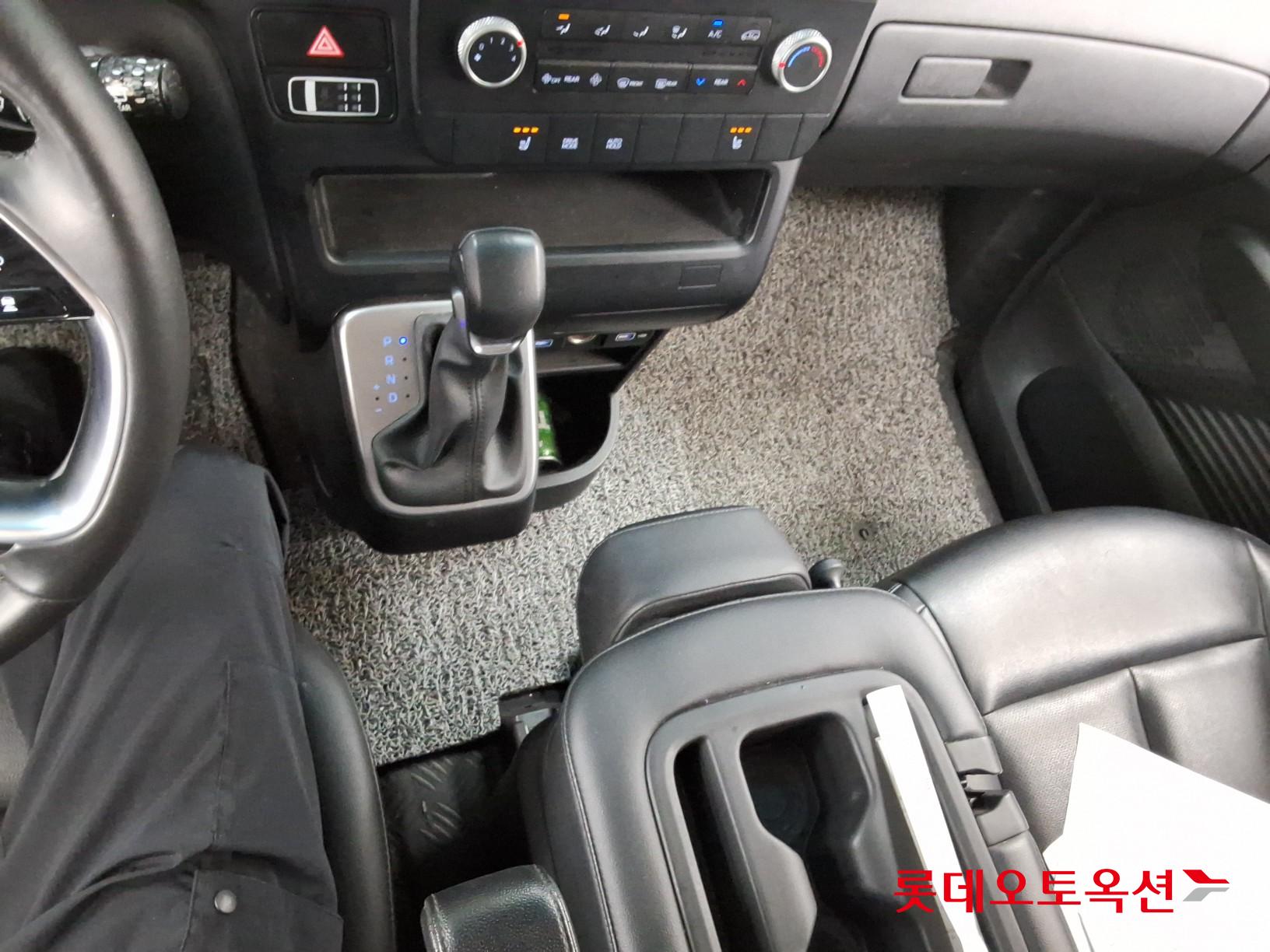 2022 - hyundai staria