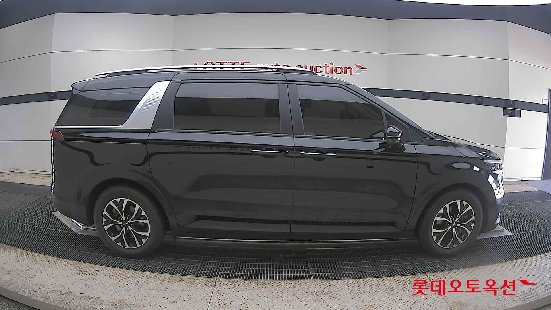2022 - kia carnival