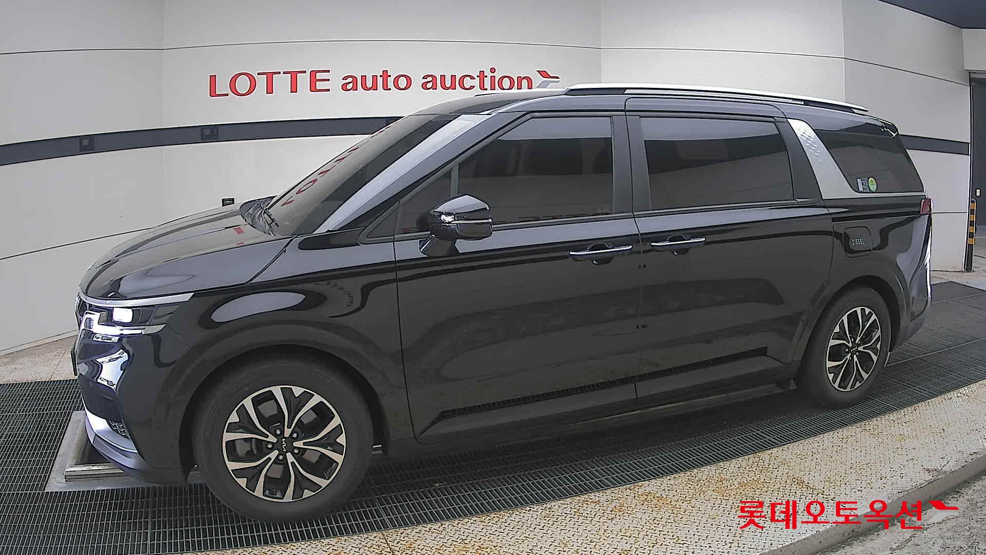 2022 - kia carnival