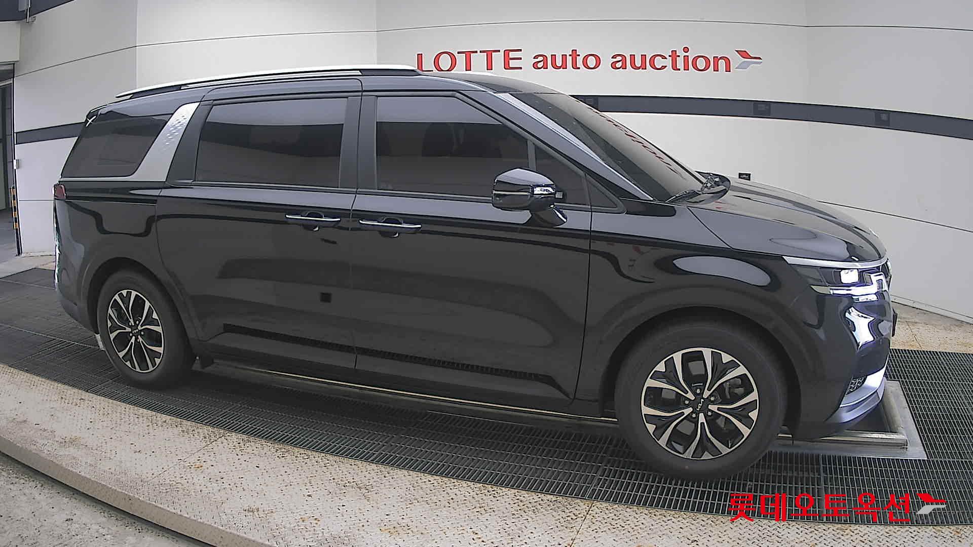 2022 - kia carnival