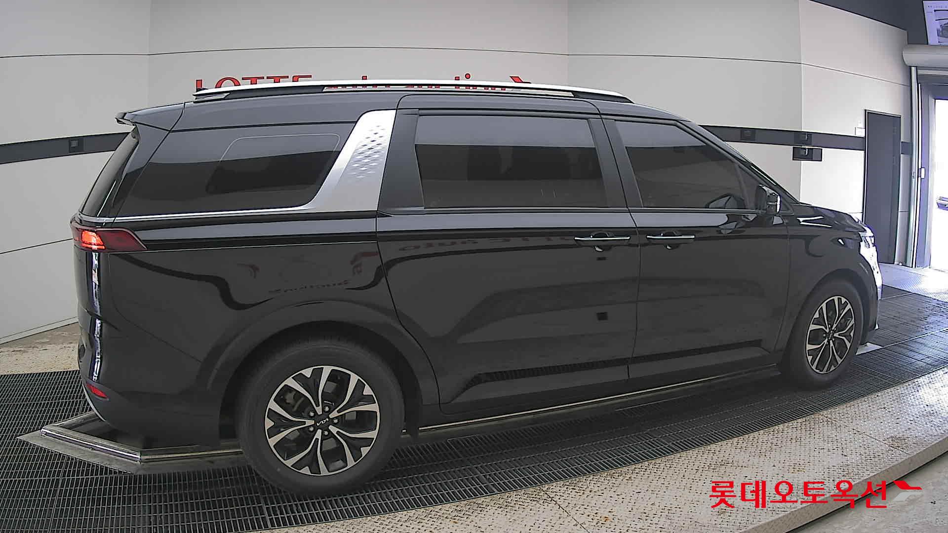 2022 - kia carnival