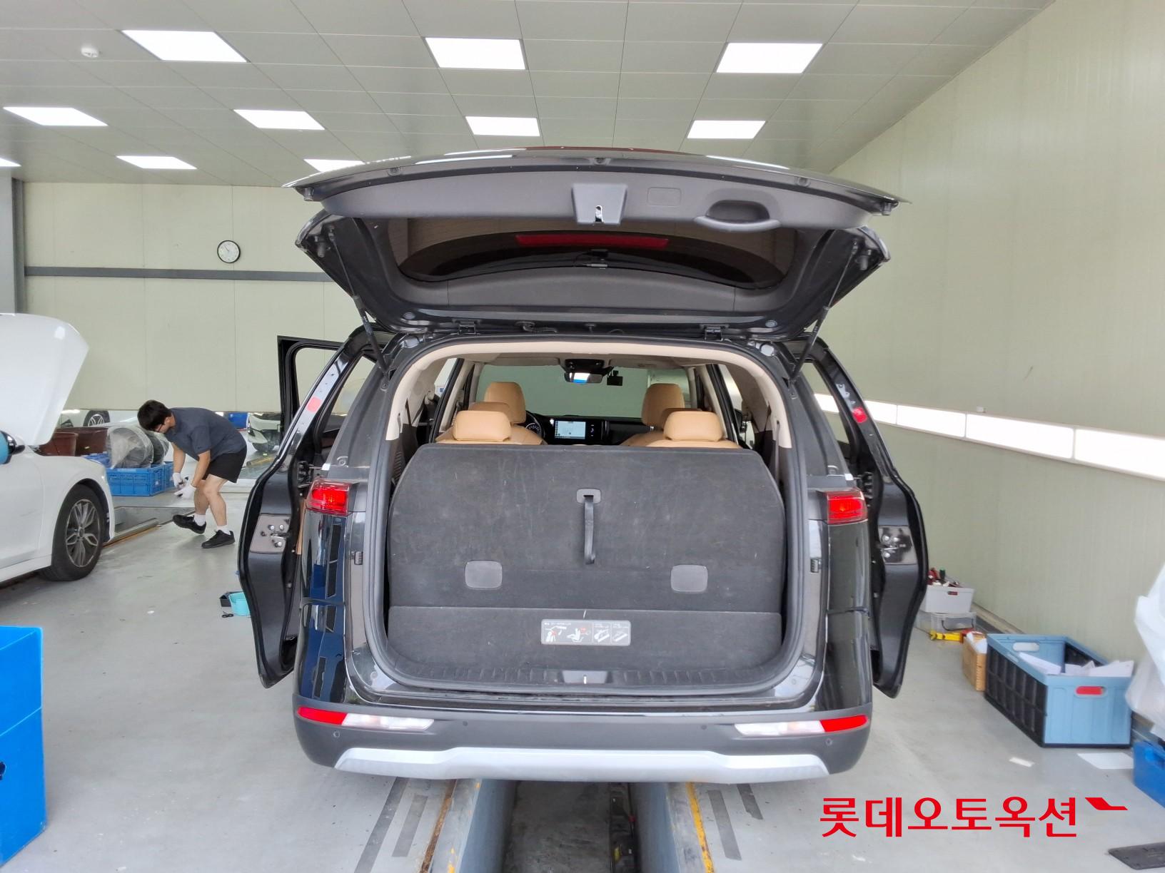 2022 - kia carnival