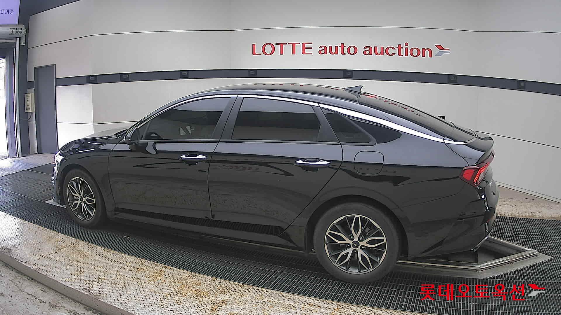 2022 - kia k5