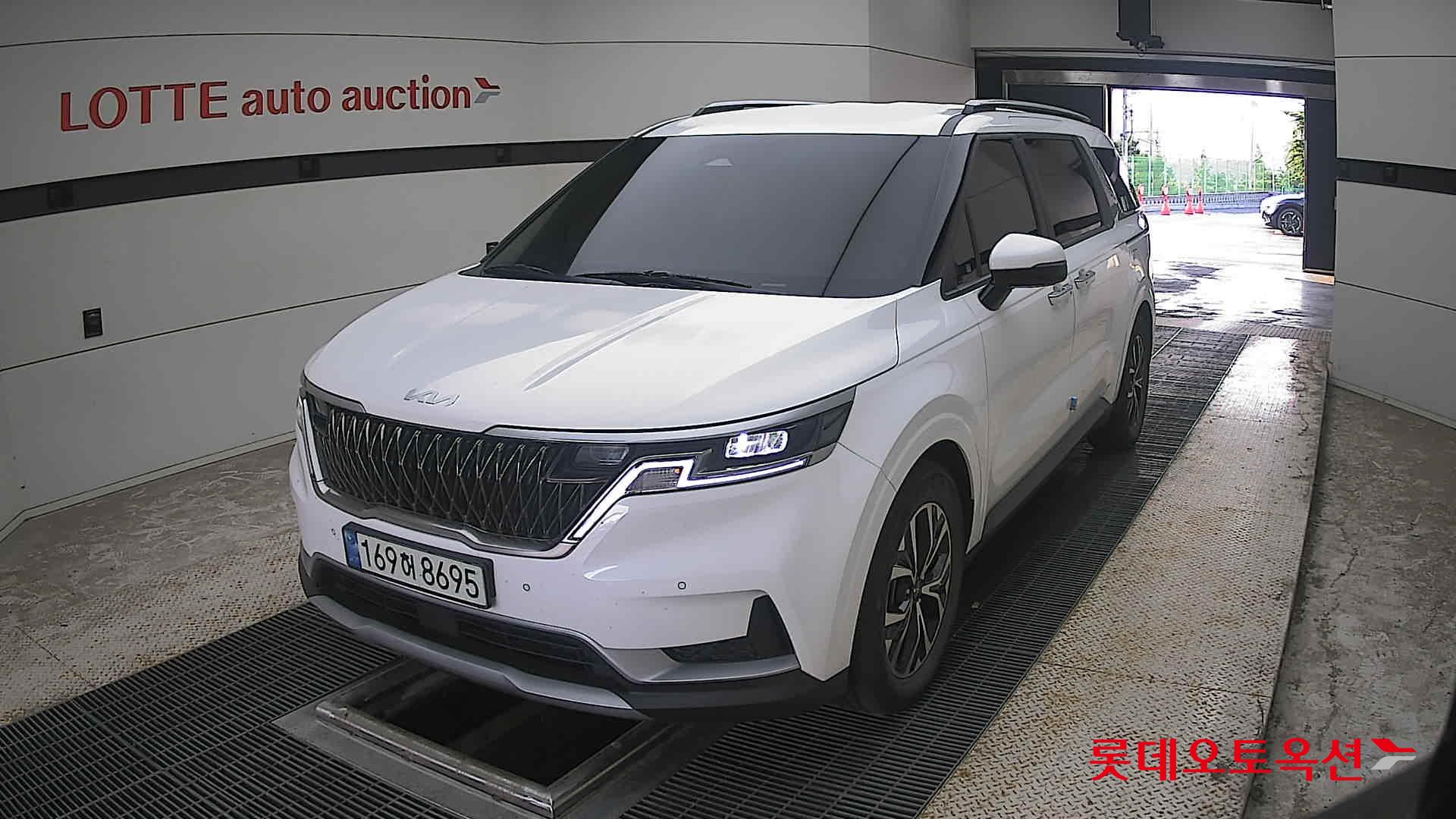 2023 - kia carnival